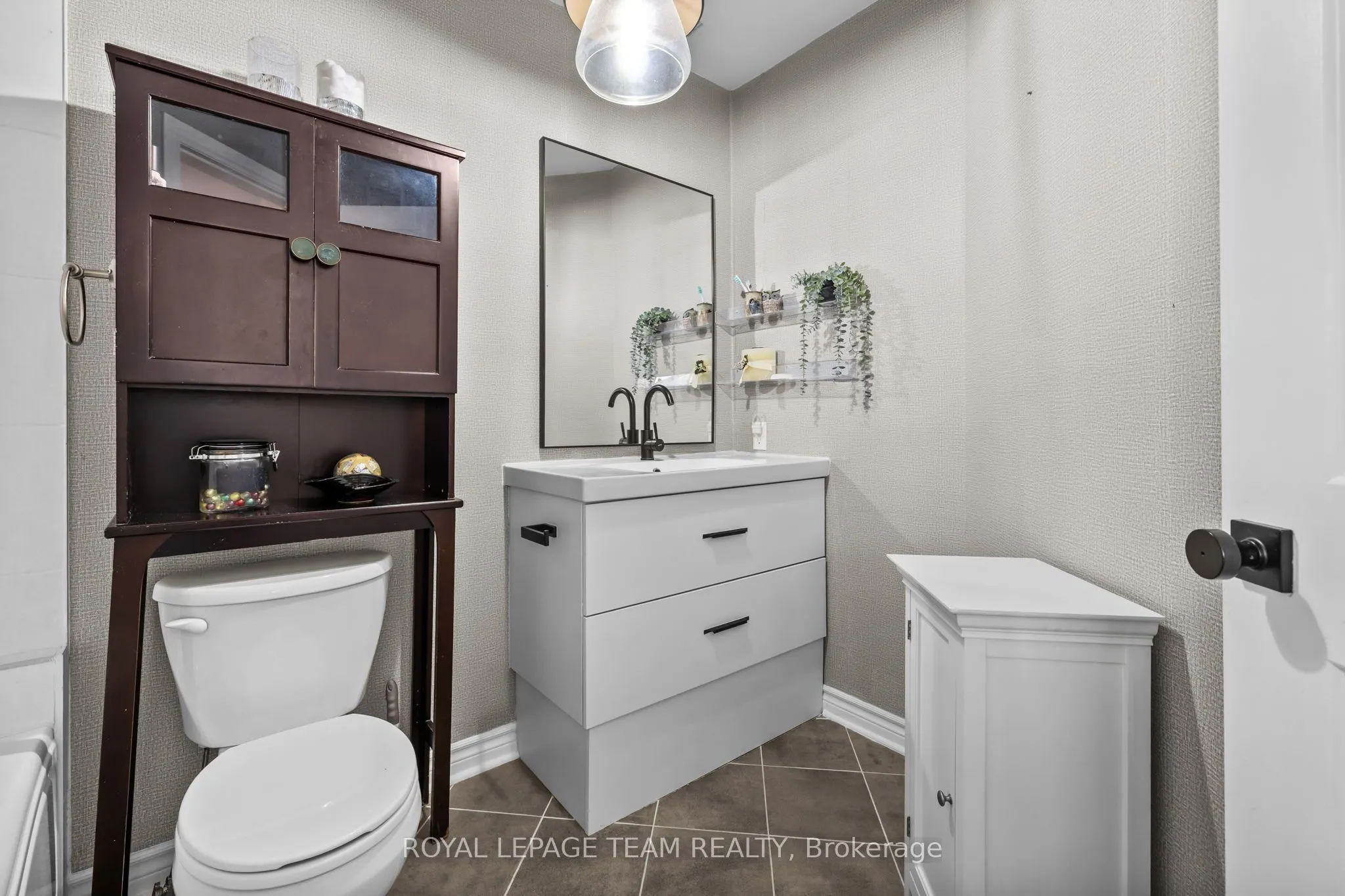 500 Claridge Drive, #203