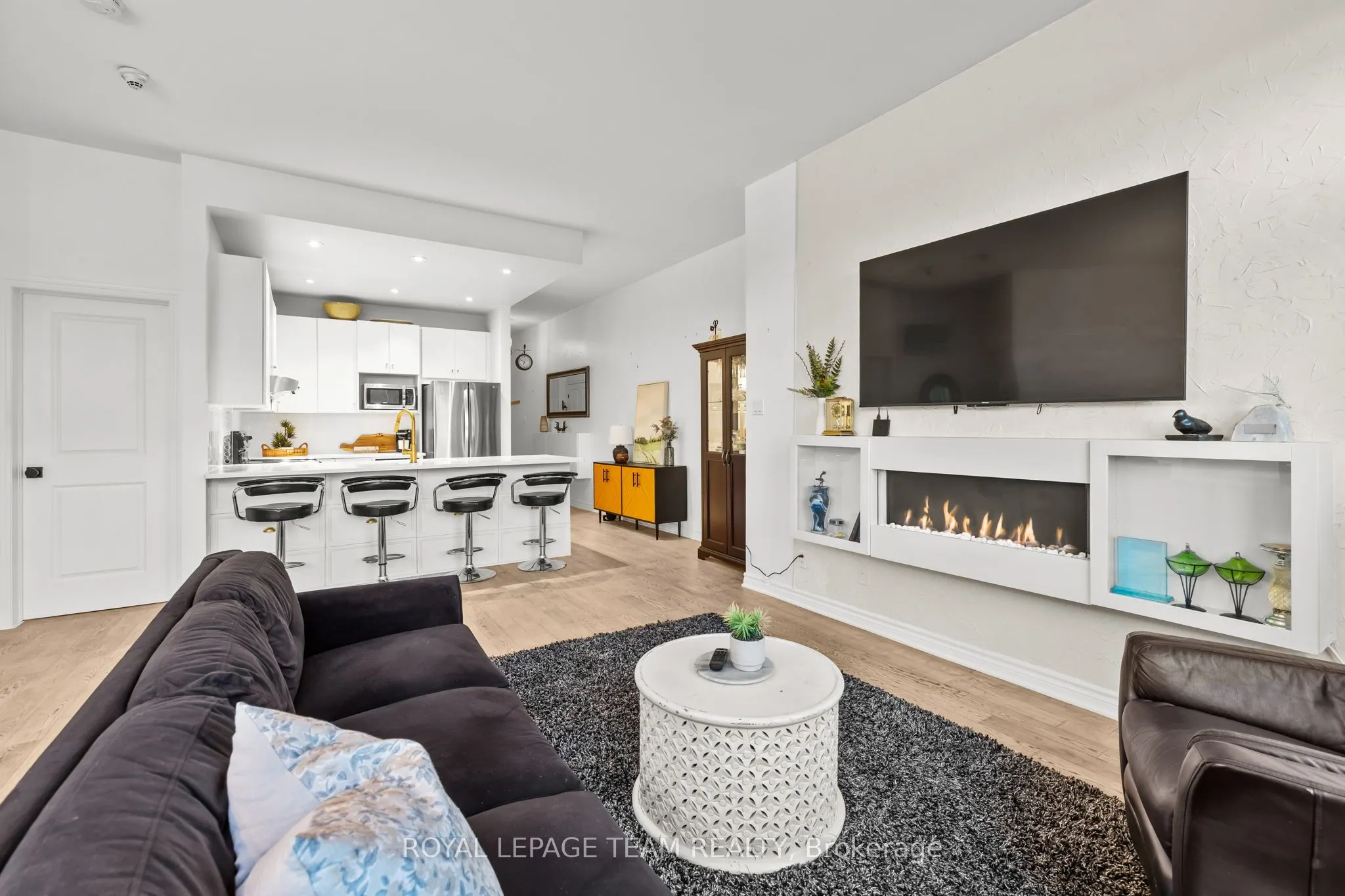 500 Claridge Drive, #203