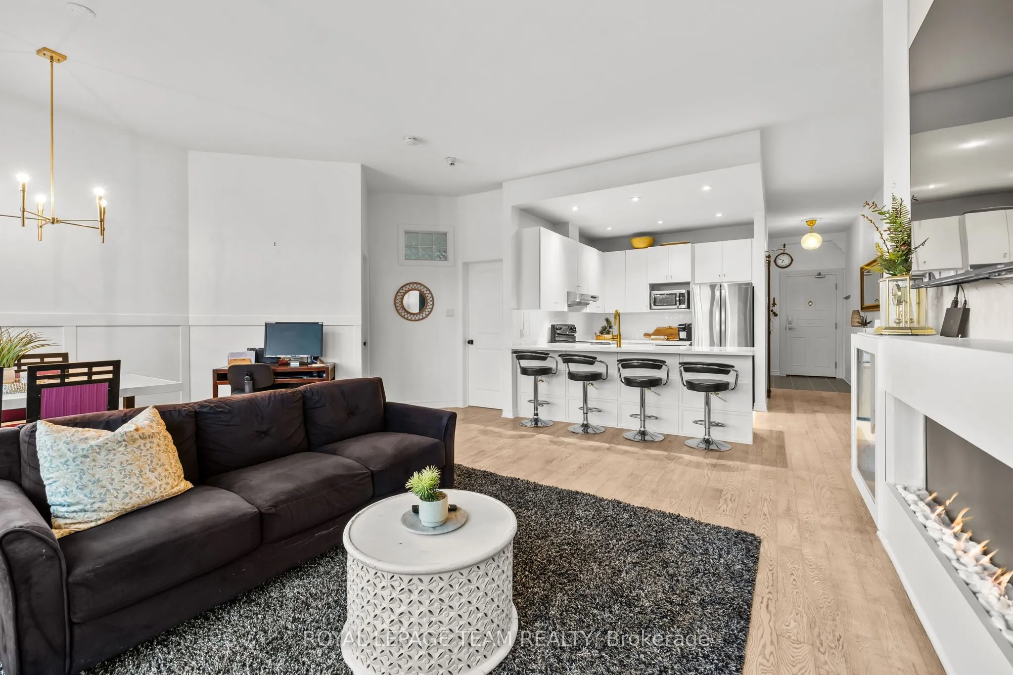 500 Claridge Drive, #203