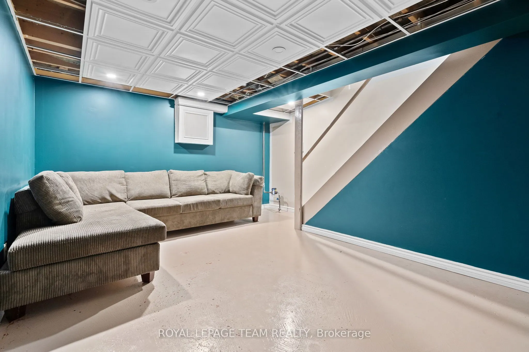 230 Currell Avenue