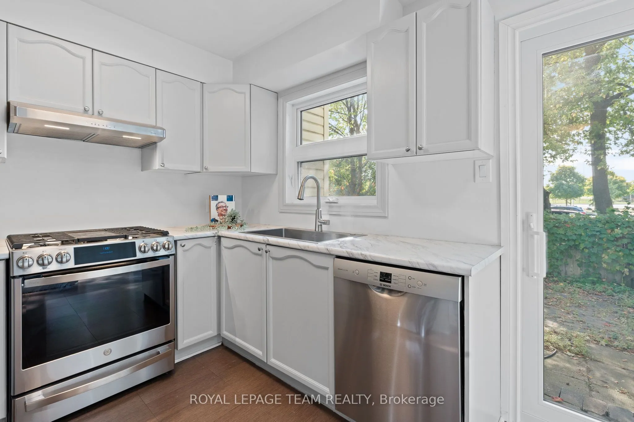 230 Currell Avenue
