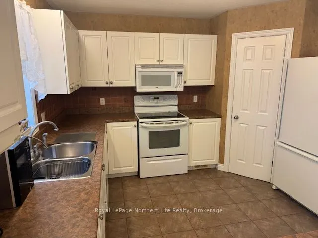 23 Villeneuve Court