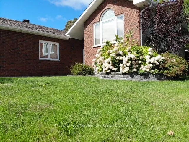 23 Villeneuve Court