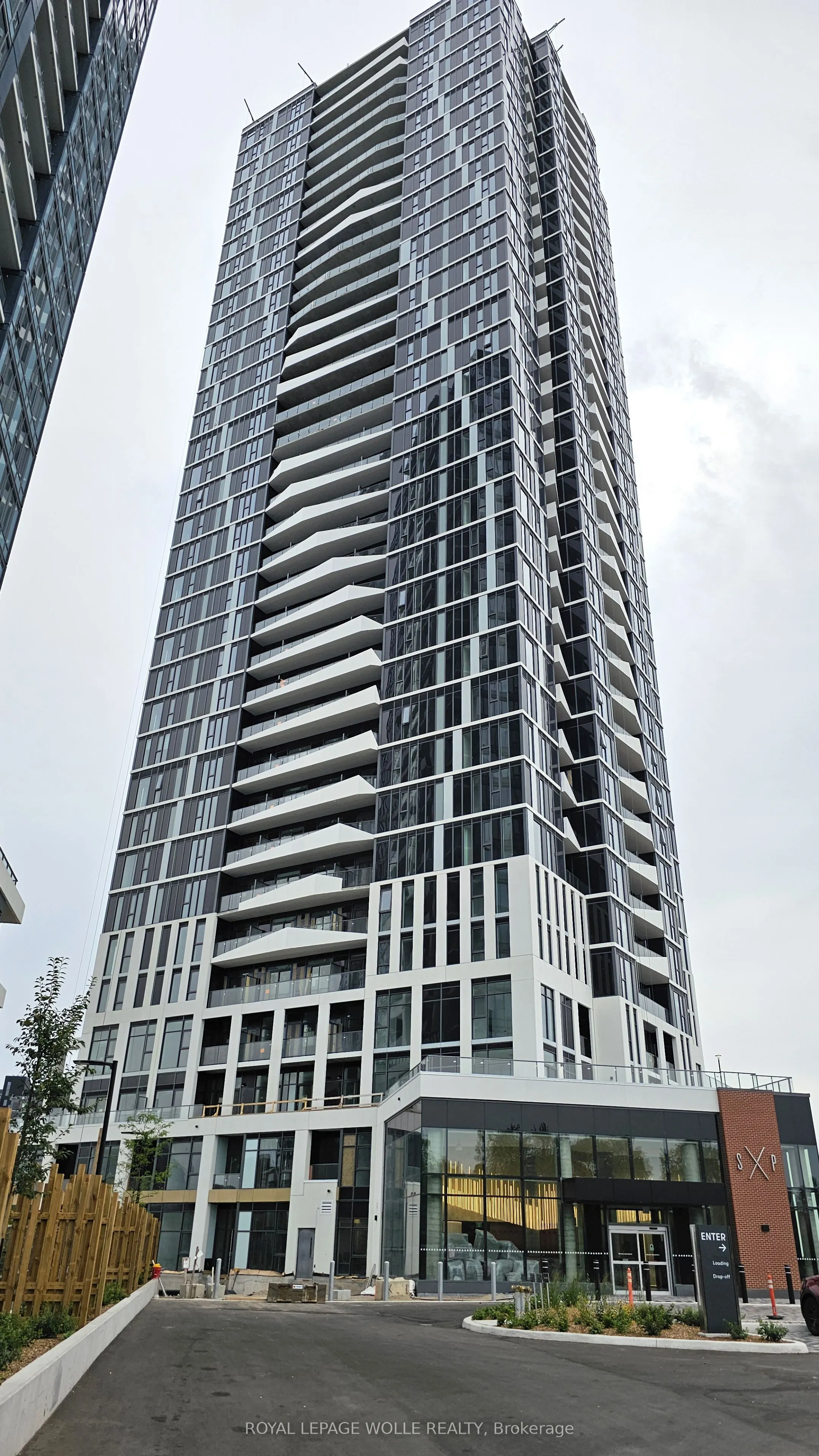 25 Wellington Street S, #2001
