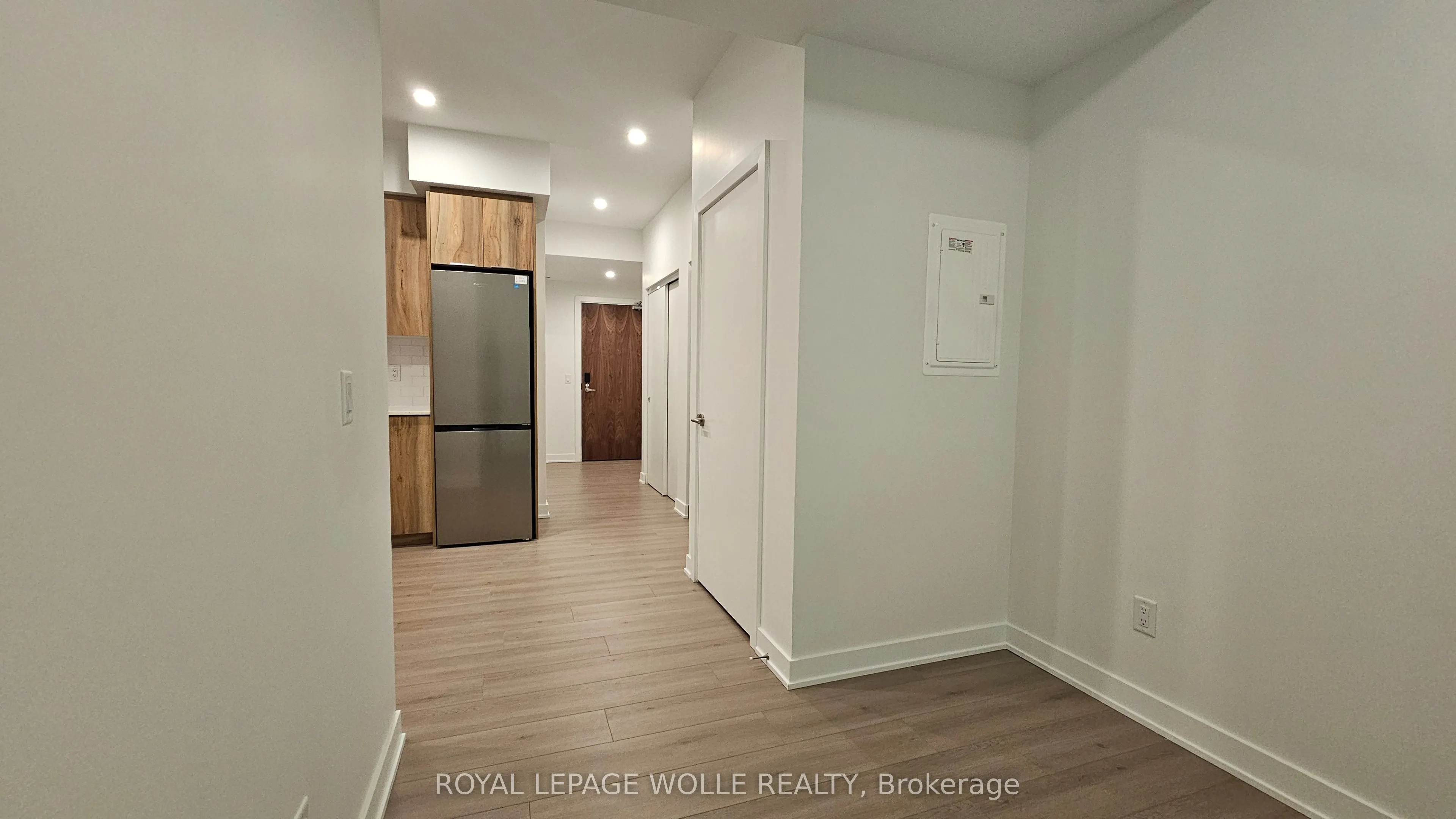 25 Wellington Street S, #2001