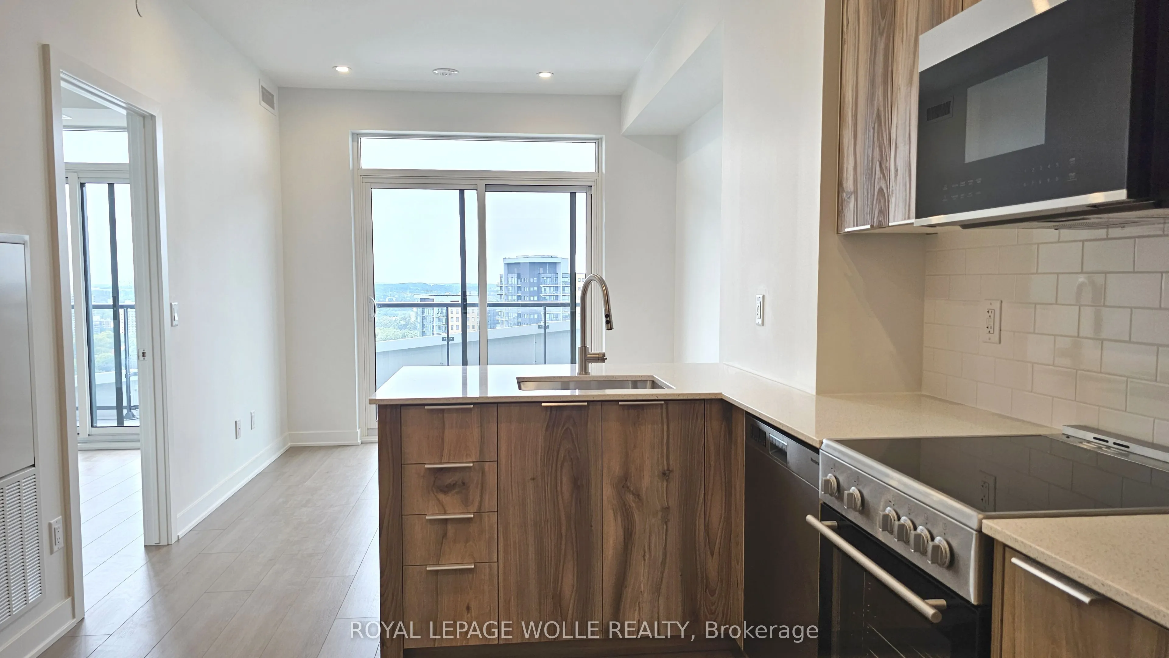 25 Wellington Street S, #2001