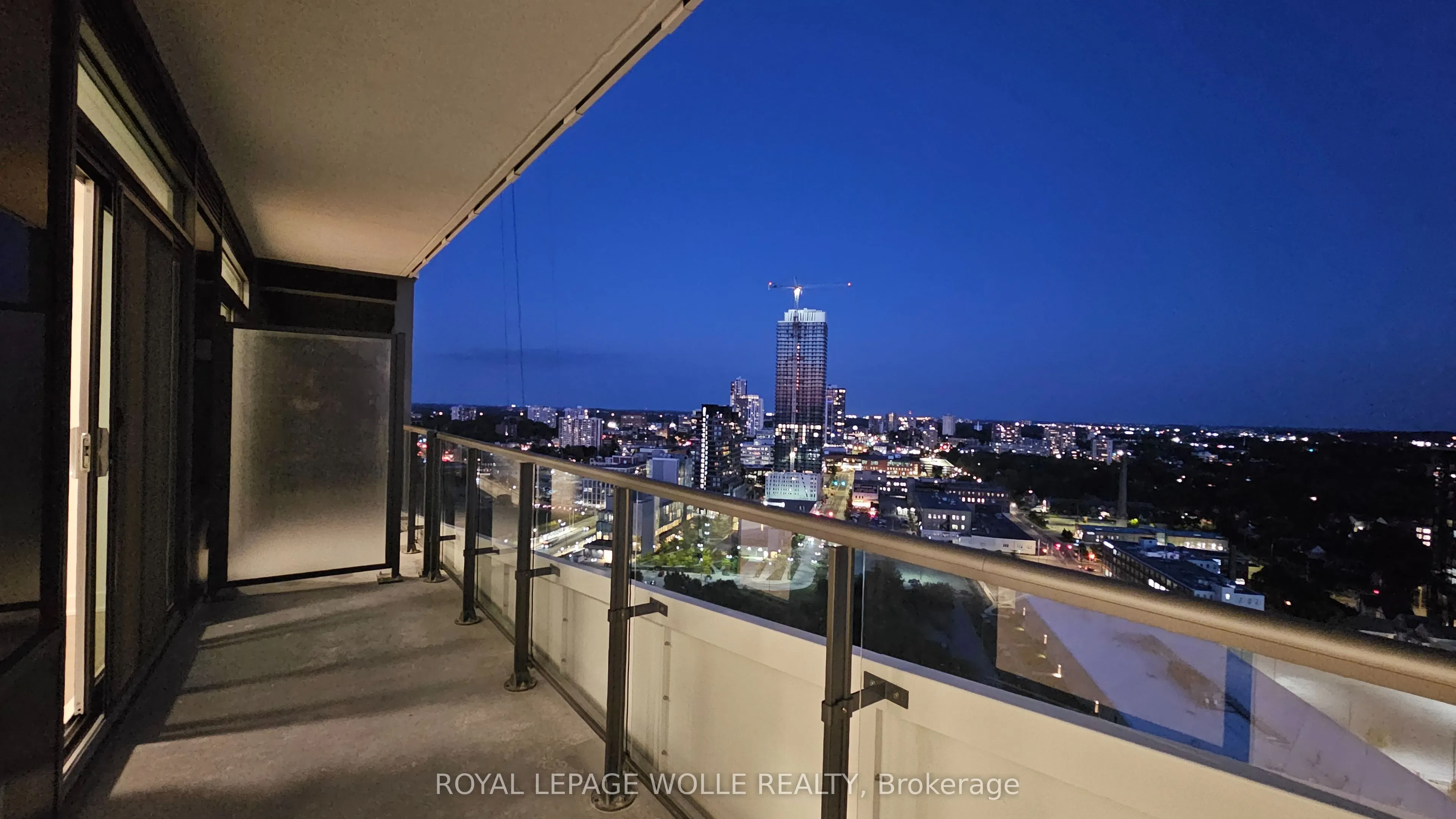25 Wellington Street S, #2001