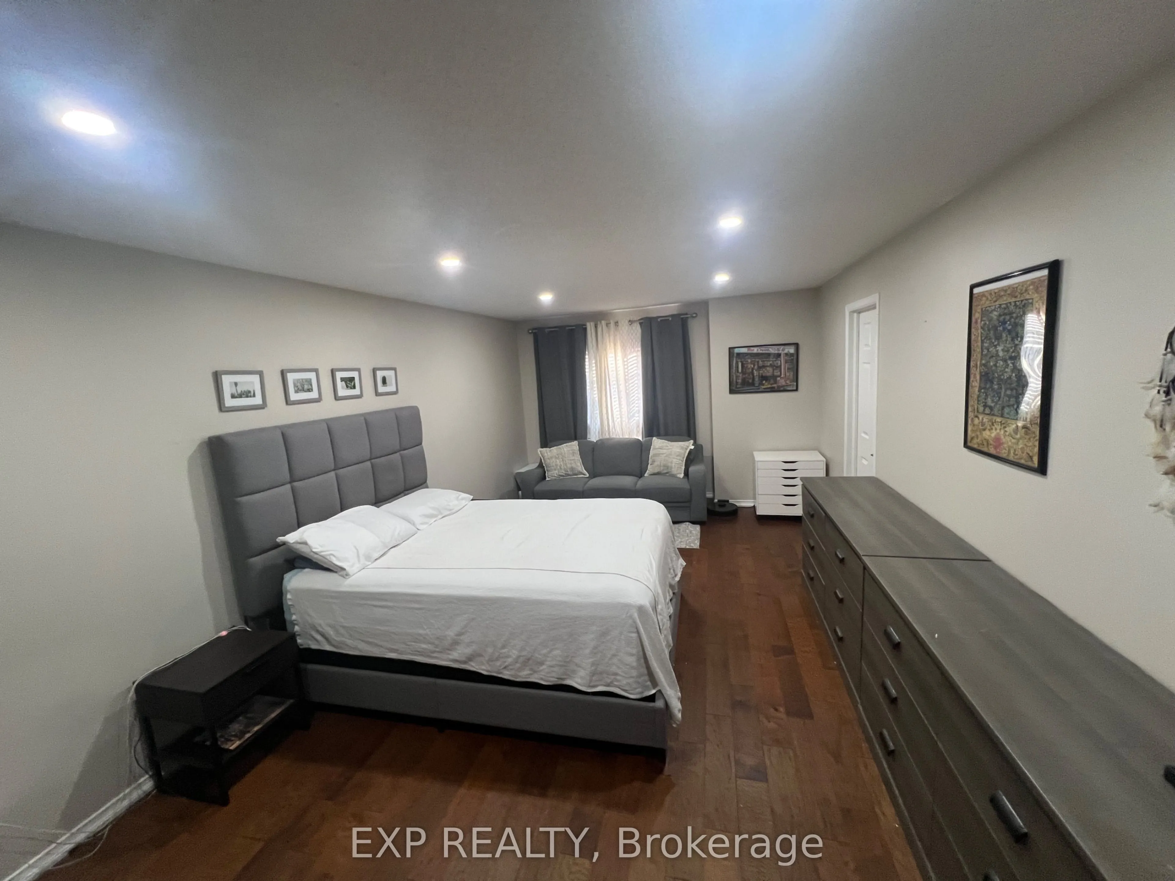 272 CLARIDGE Drive