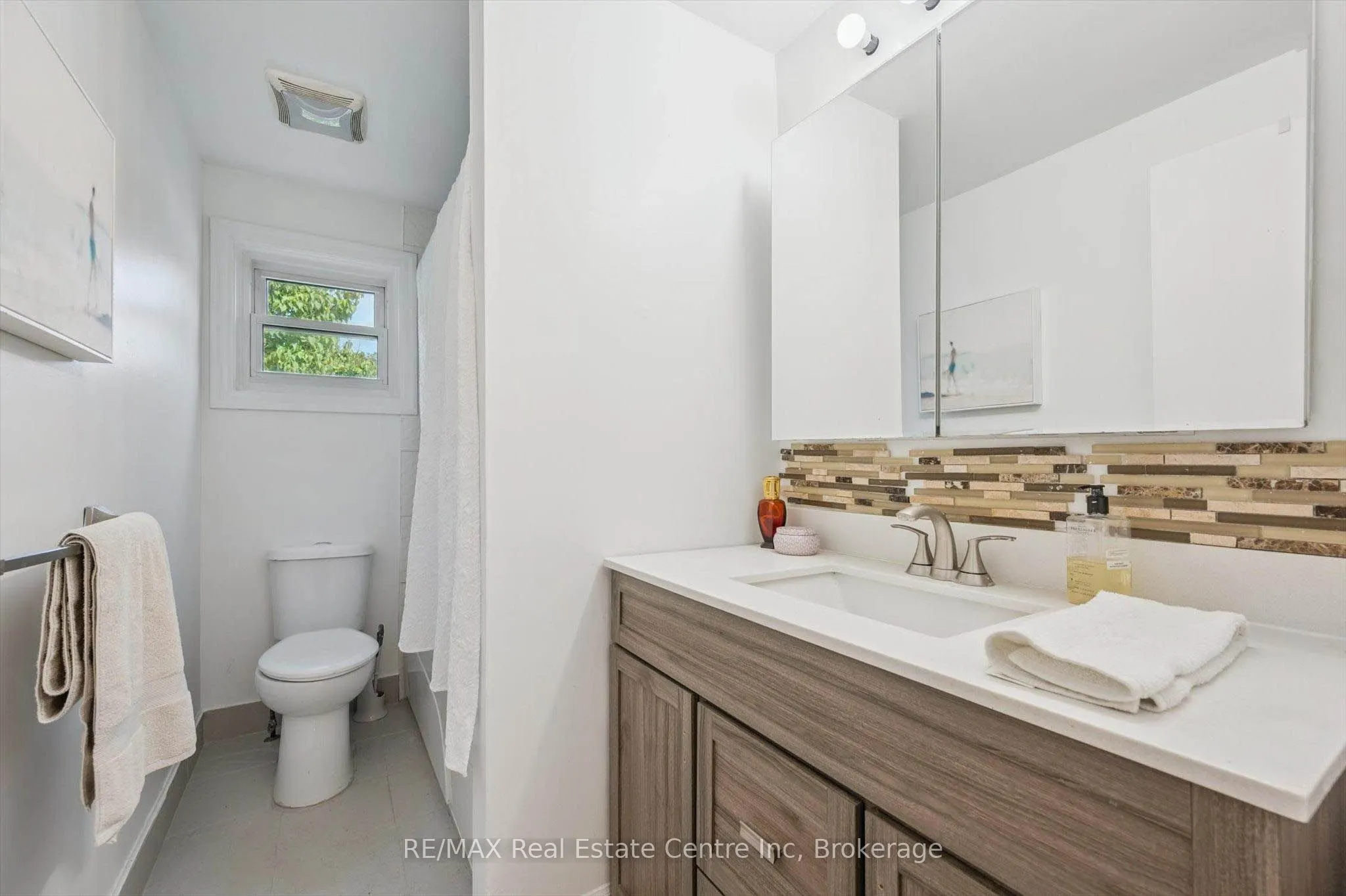 15 AVRA Court