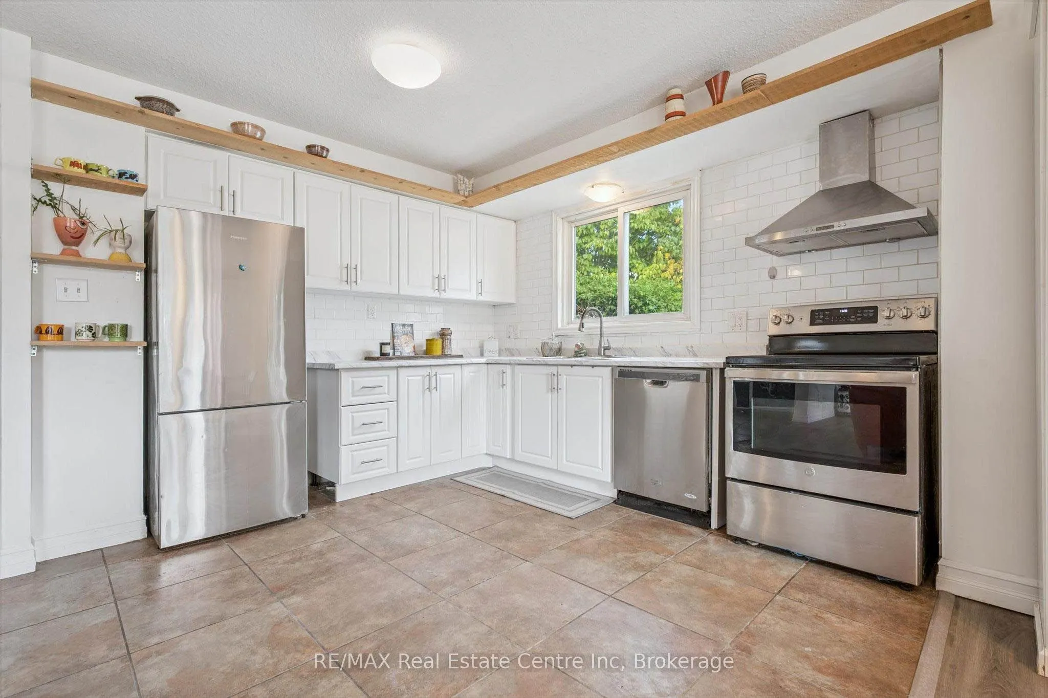 15 AVRA Court