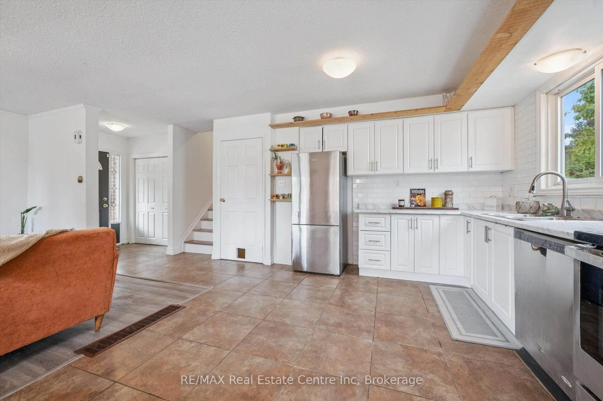 15 AVRA Court