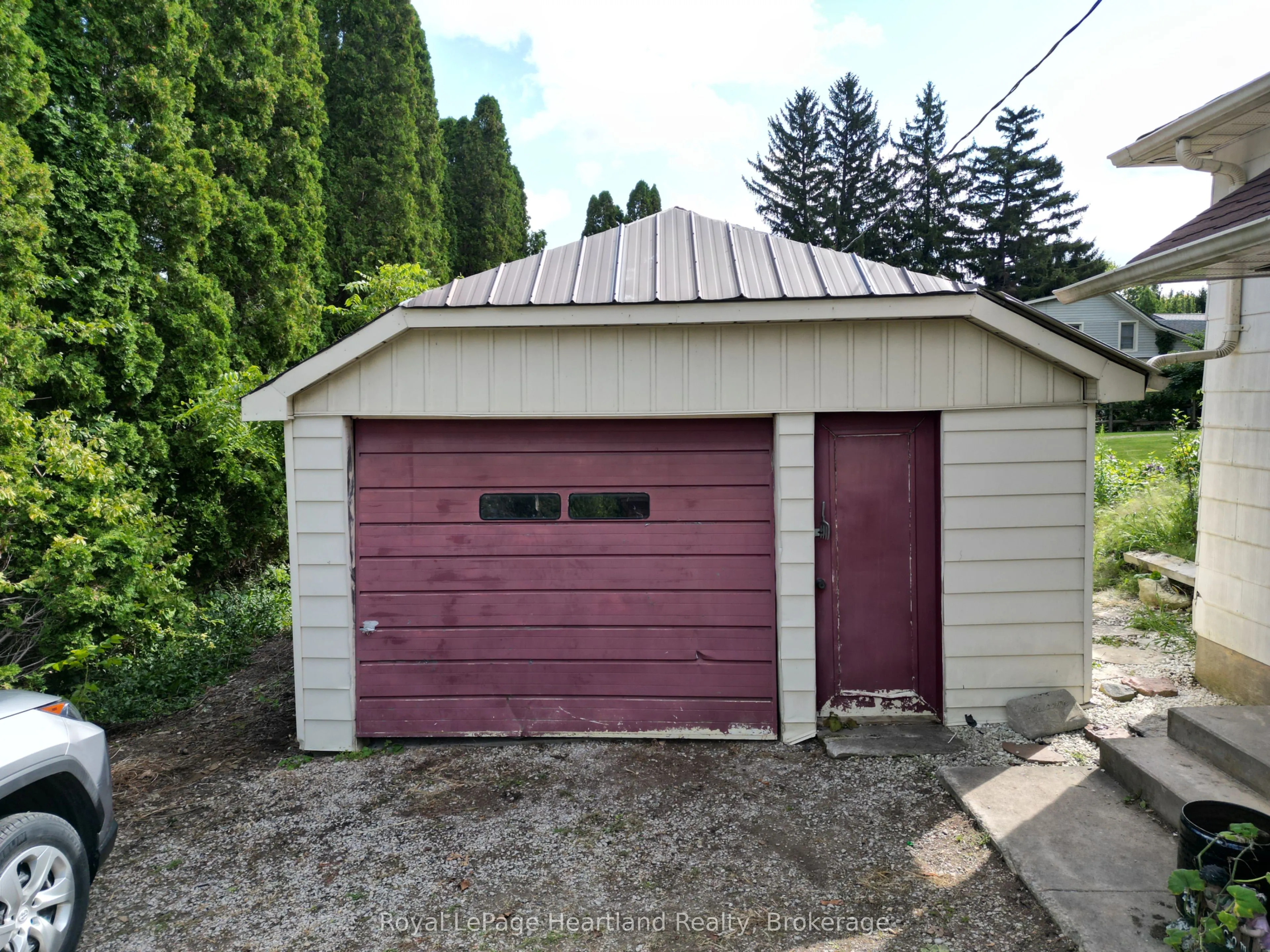 34 Main Street S