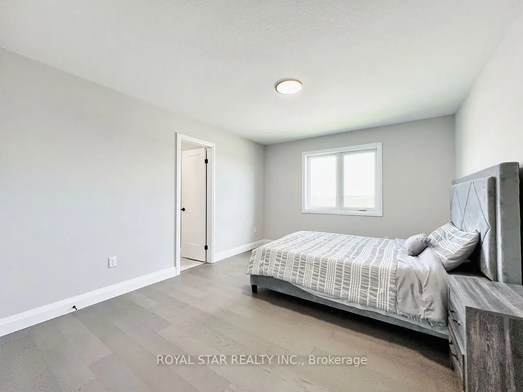 38 Charles Currie Crescent