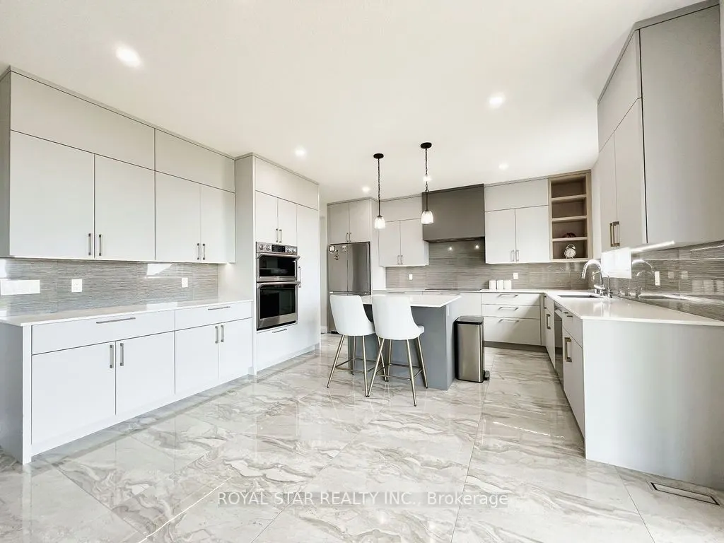 38 Charles Currie Crescent