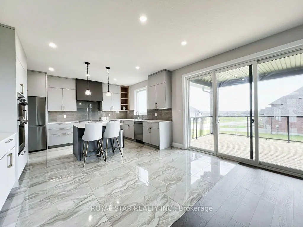 38 Charles Currie Crescent