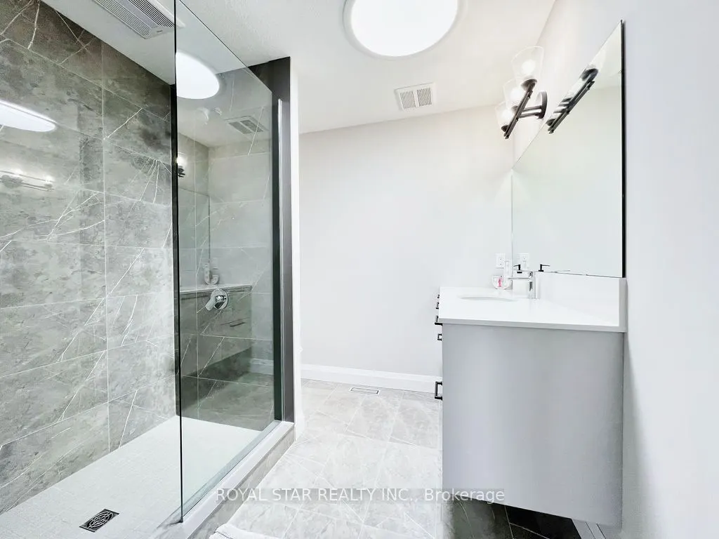 38 Charles Currie Crescent