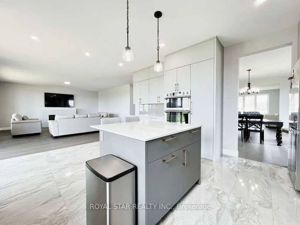 38 Charles Currie Crescent