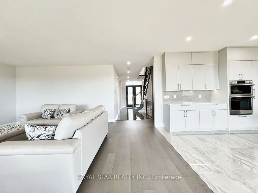 38 Charles Currie Crescent