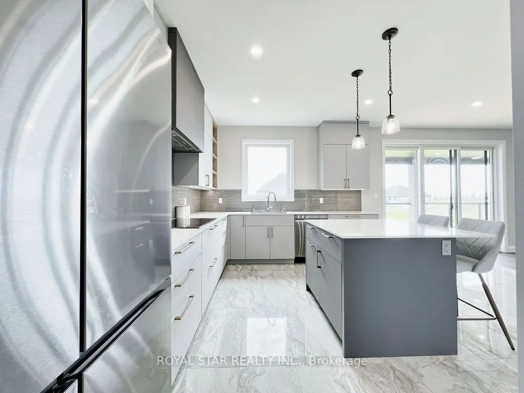 38 Charles Currie Crescent