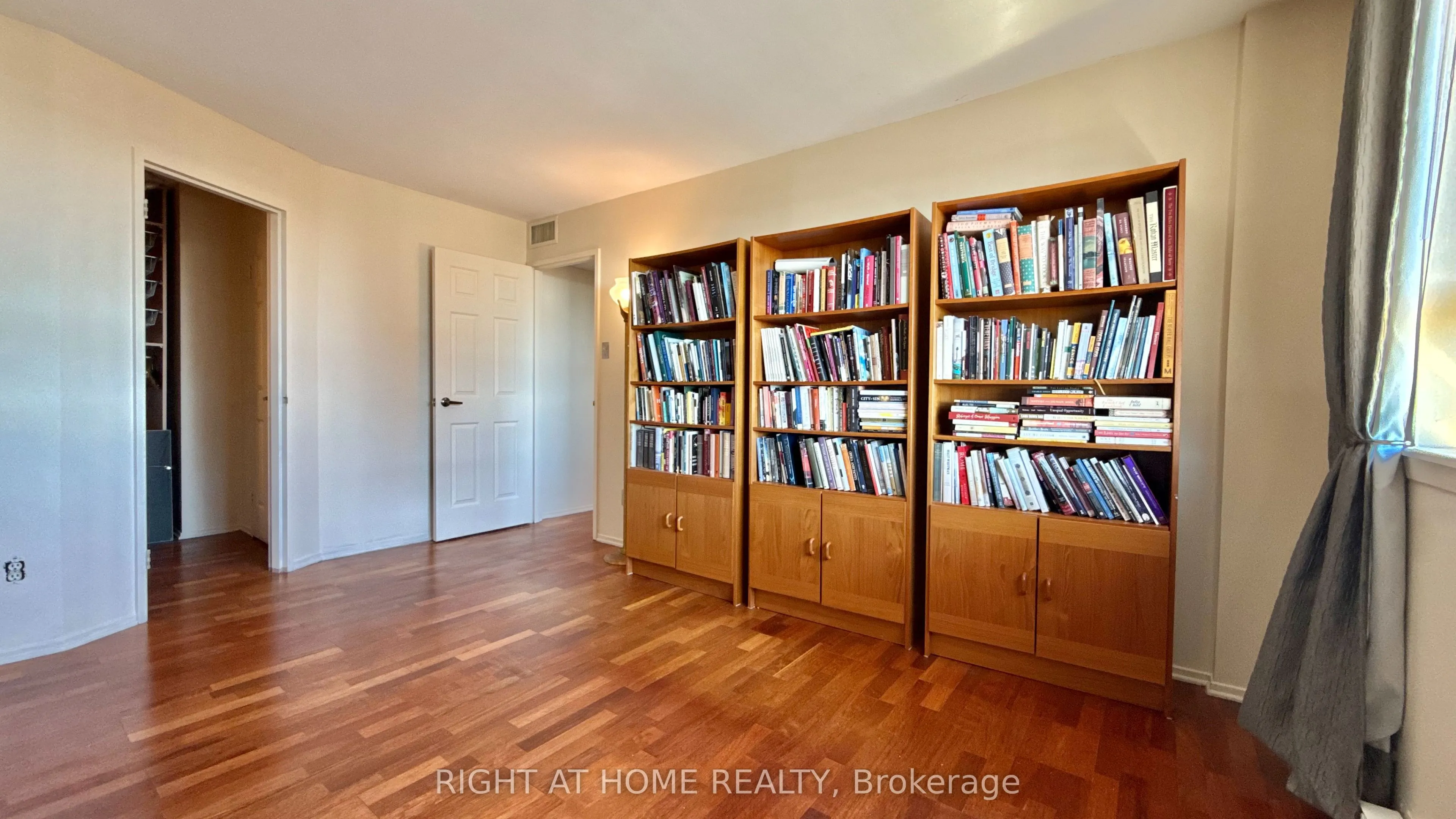 470 LAURIER Avenue W, #2005