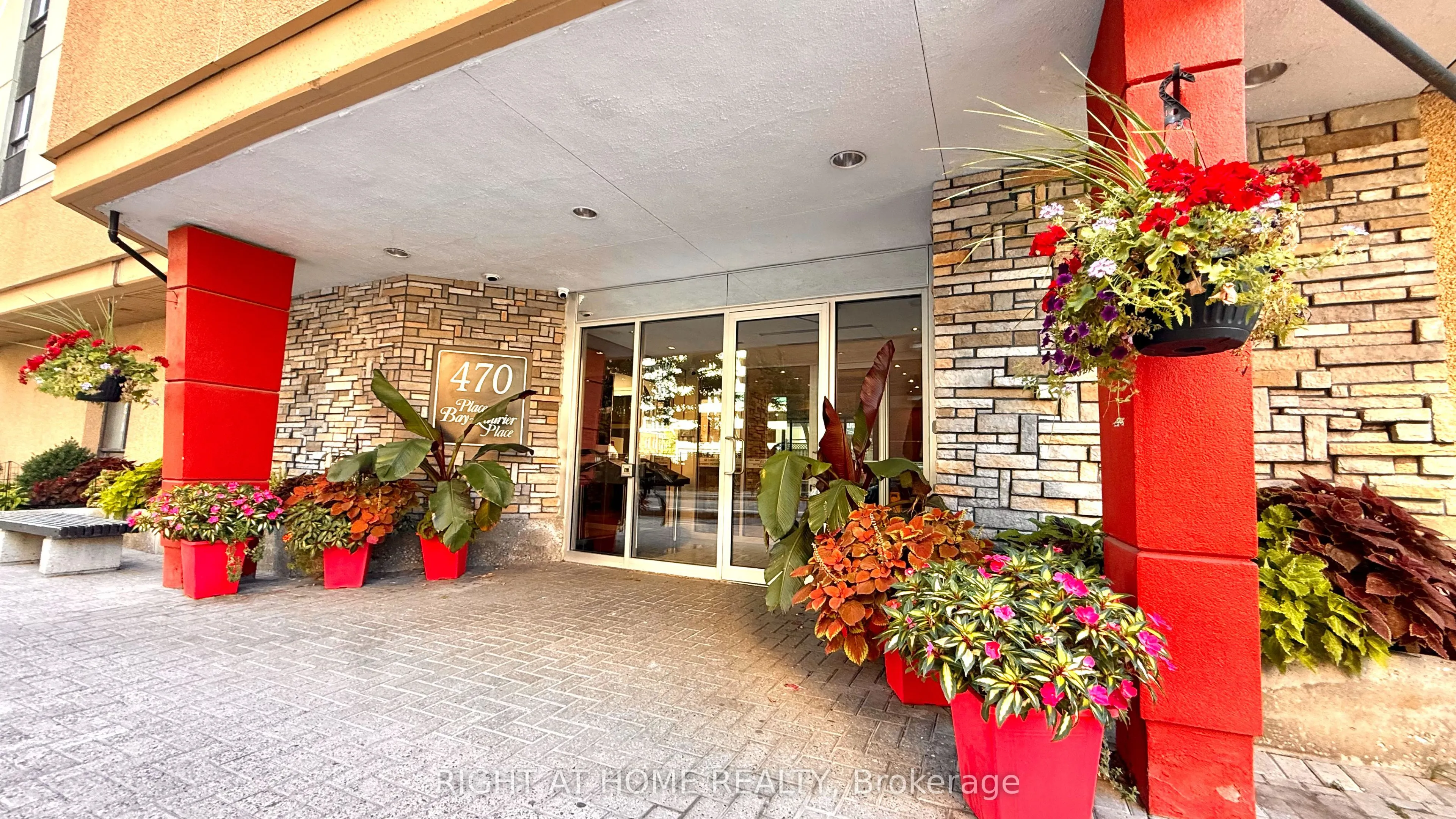 470 LAURIER Avenue W, #2005
