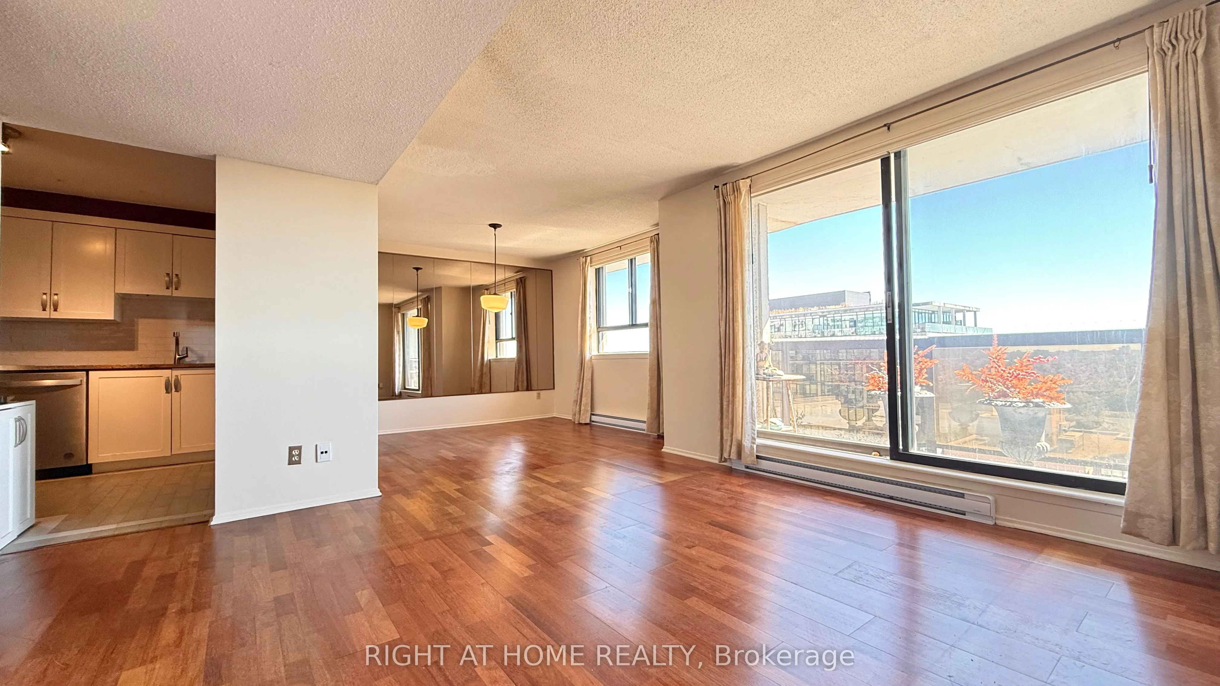 470 LAURIER Avenue W, #2005