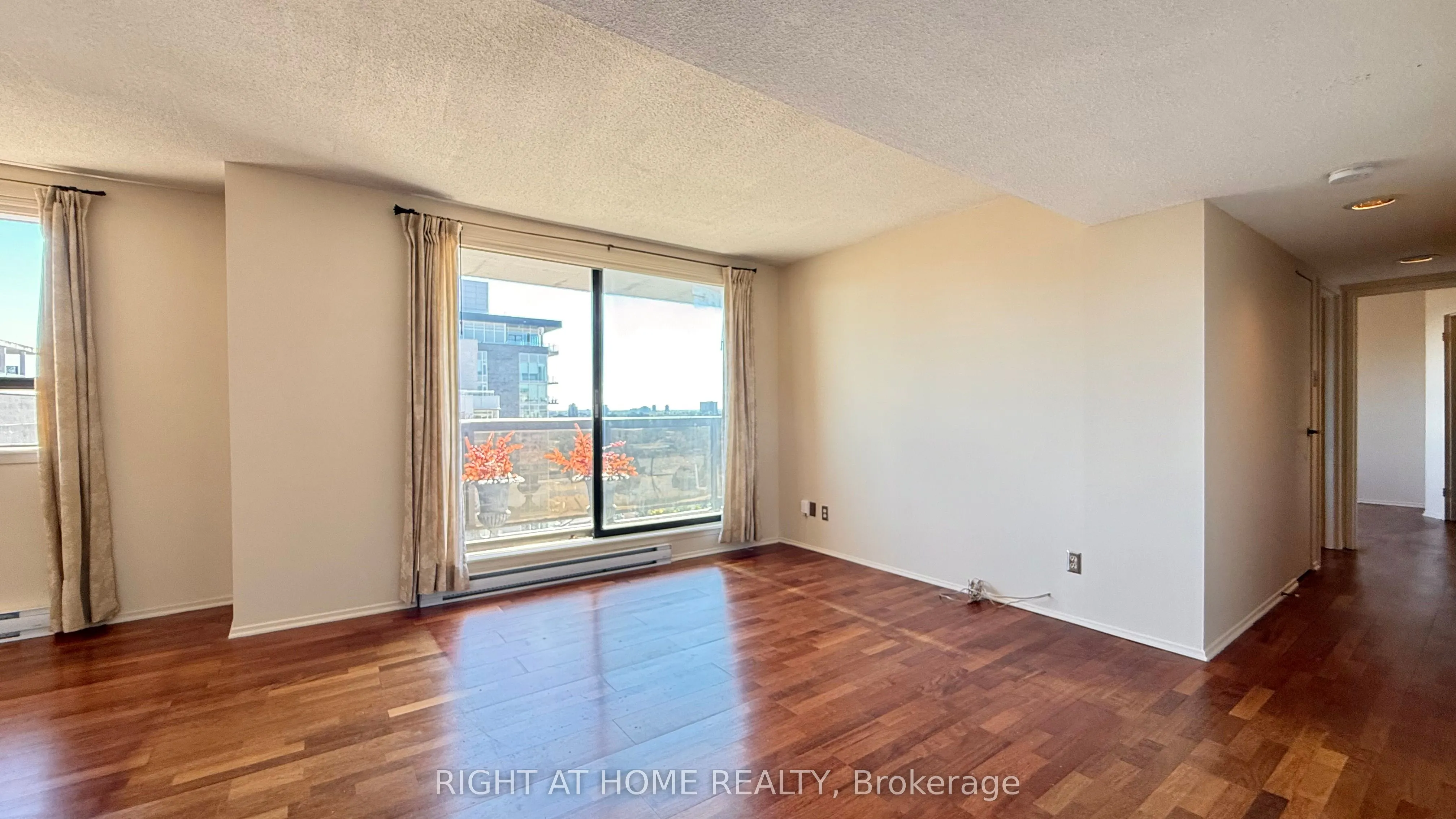 470 LAURIER Avenue W, #2005