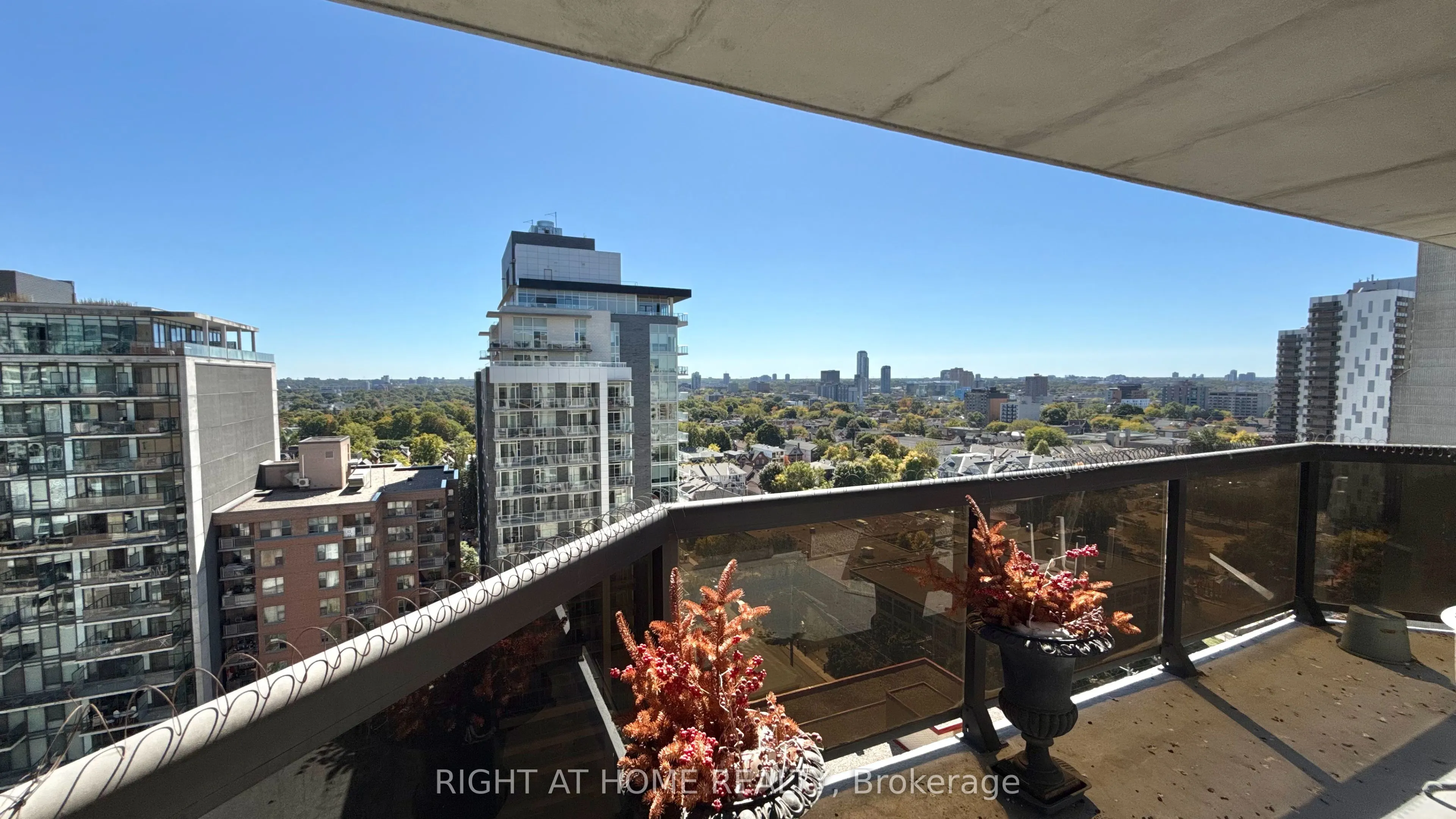 470 LAURIER Avenue W, #2005