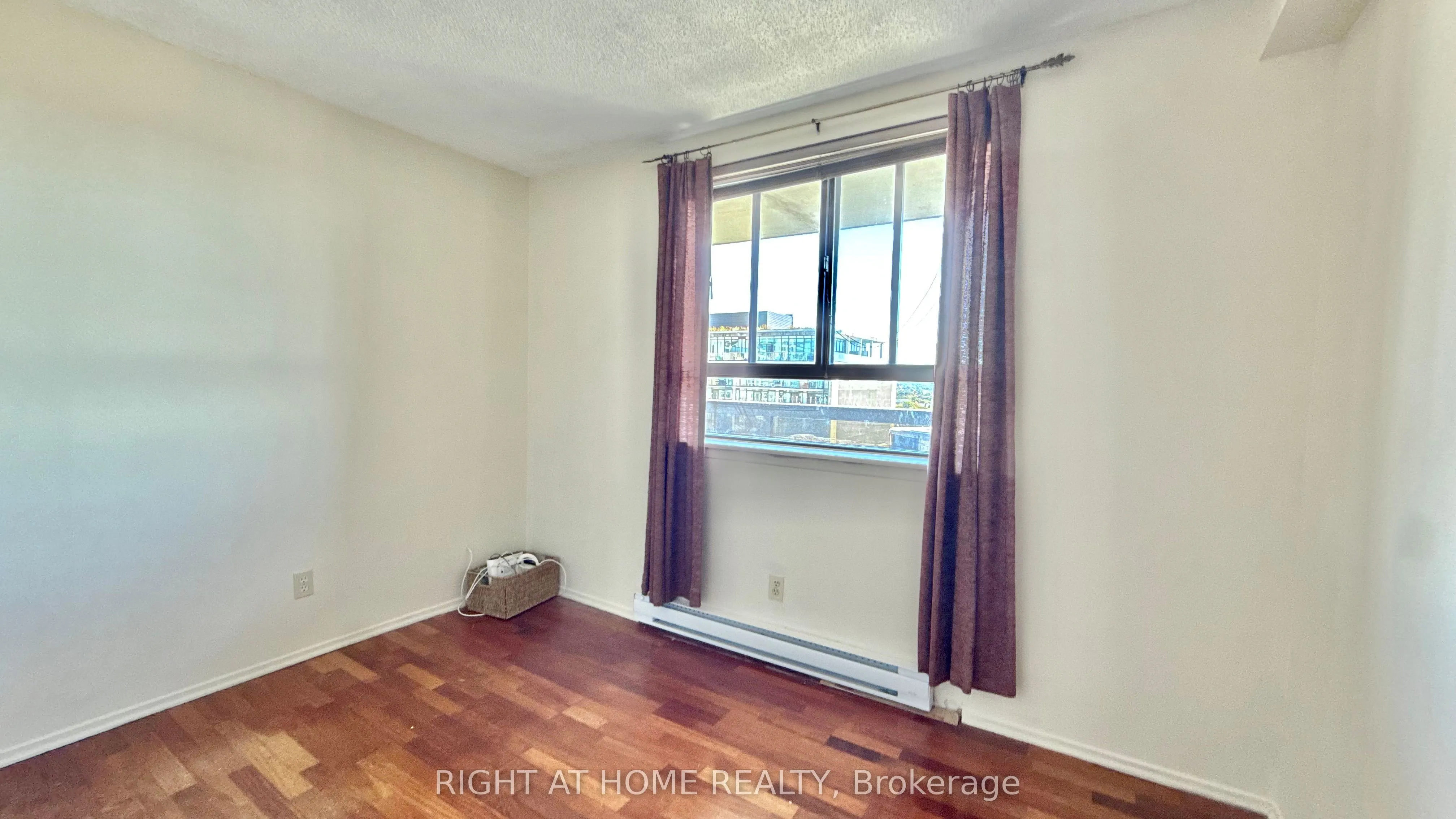470 LAURIER Avenue W, #2005