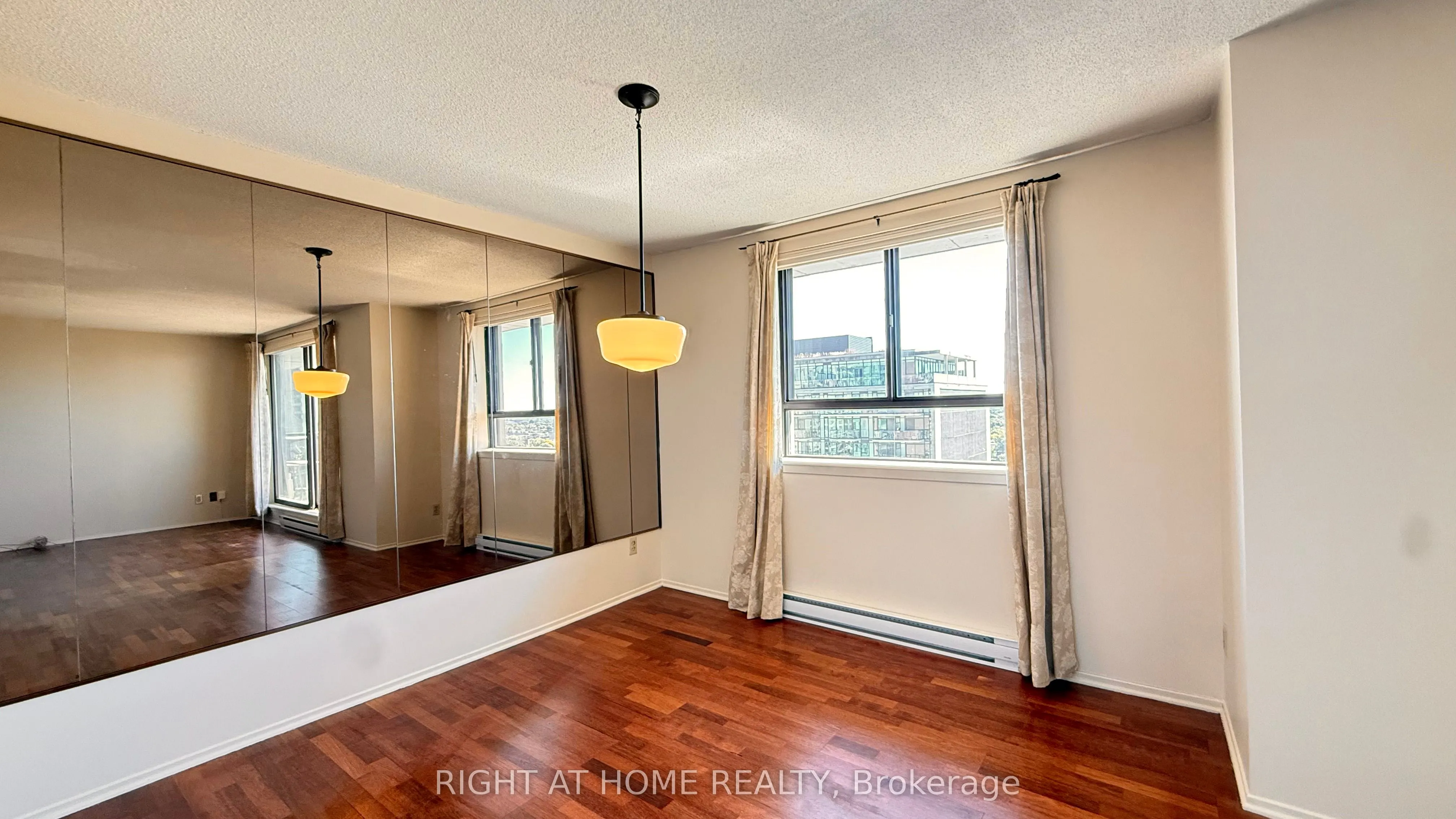 470 LAURIER Avenue W, #2005