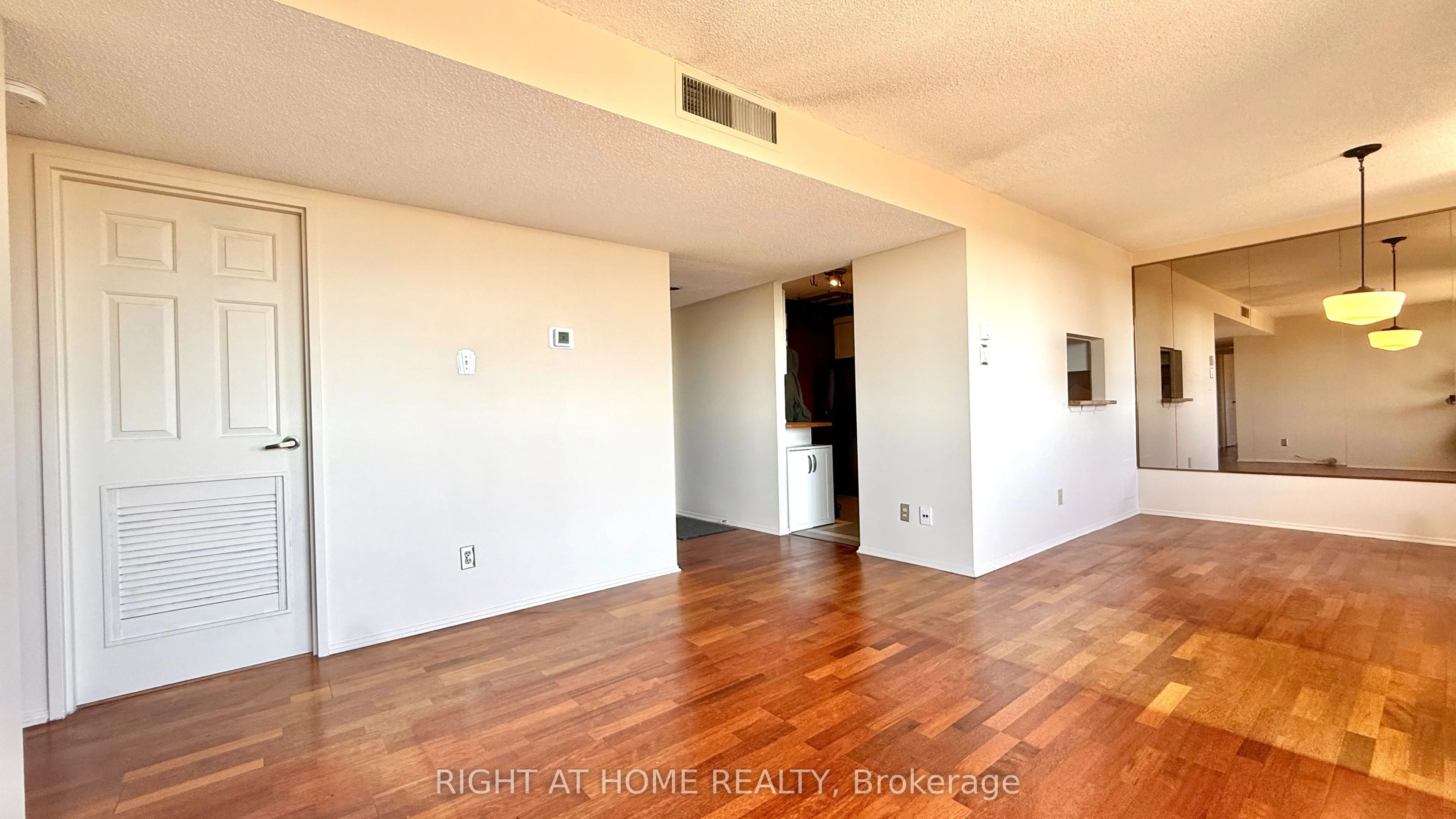 470 LAURIER Avenue W, #2005