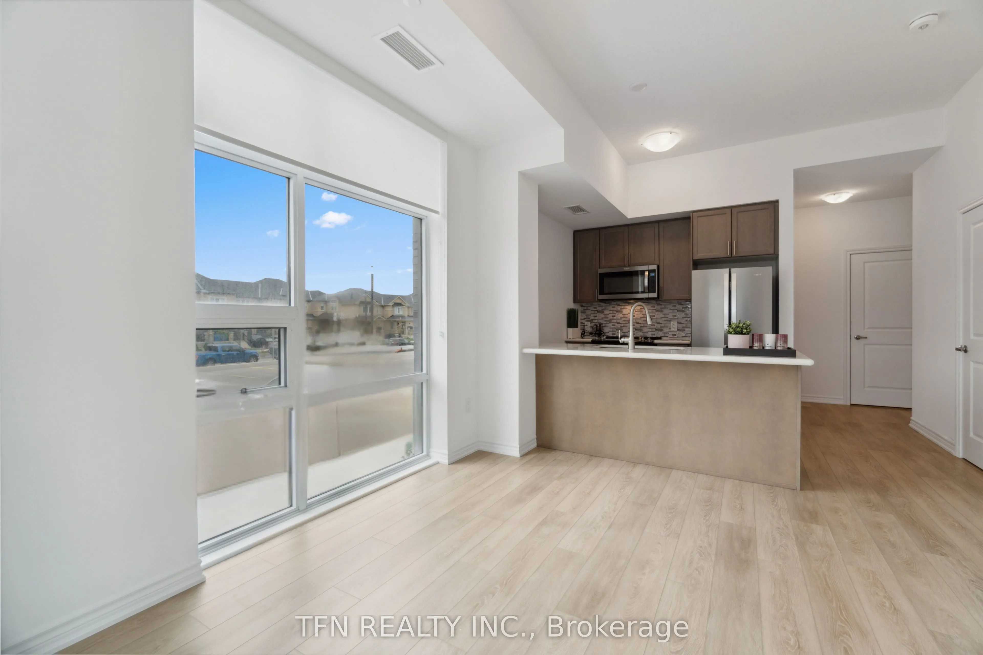 460 Dundas Street E, #121