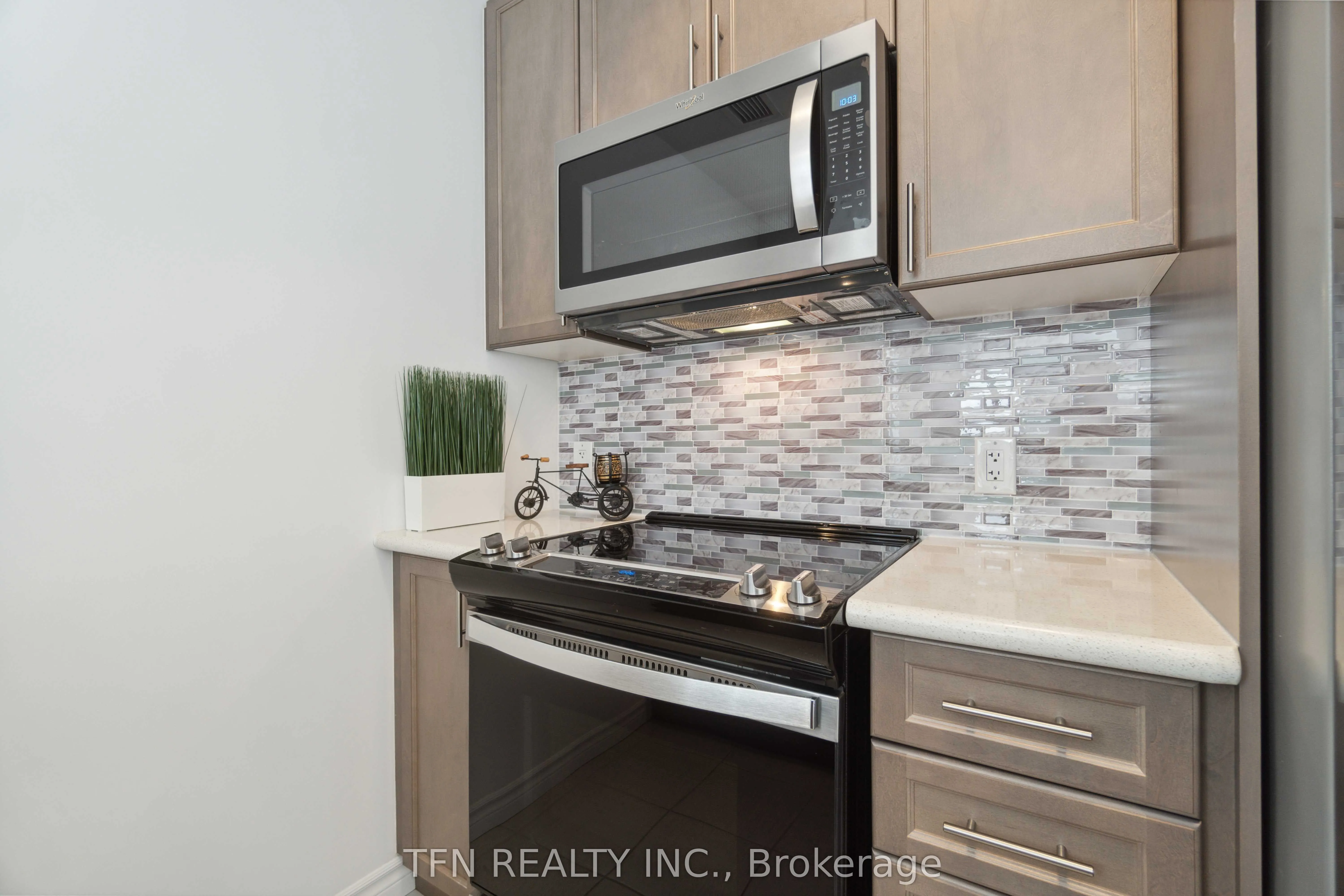 460 Dundas Street E, #121