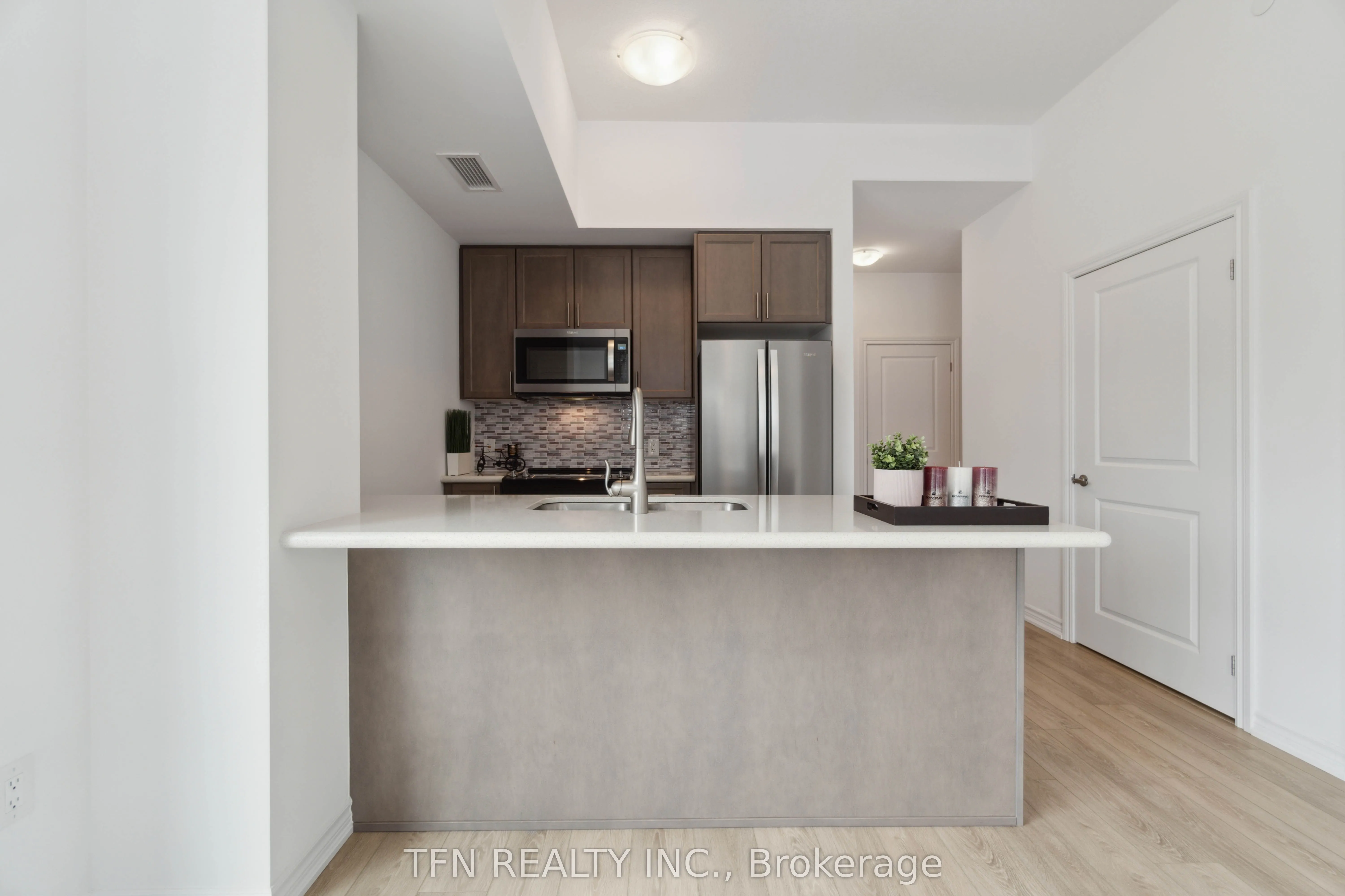 460 Dundas Street E, #121