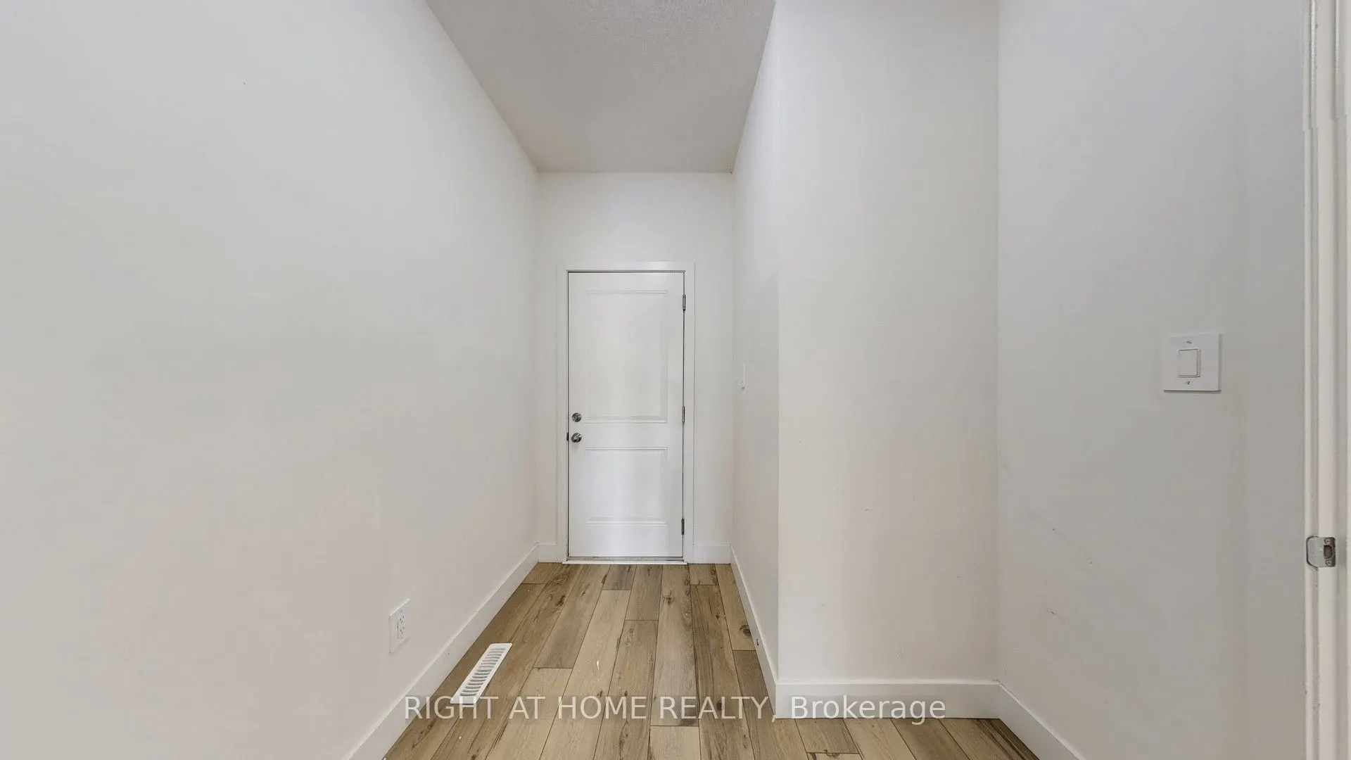 1608 Capri Crescent