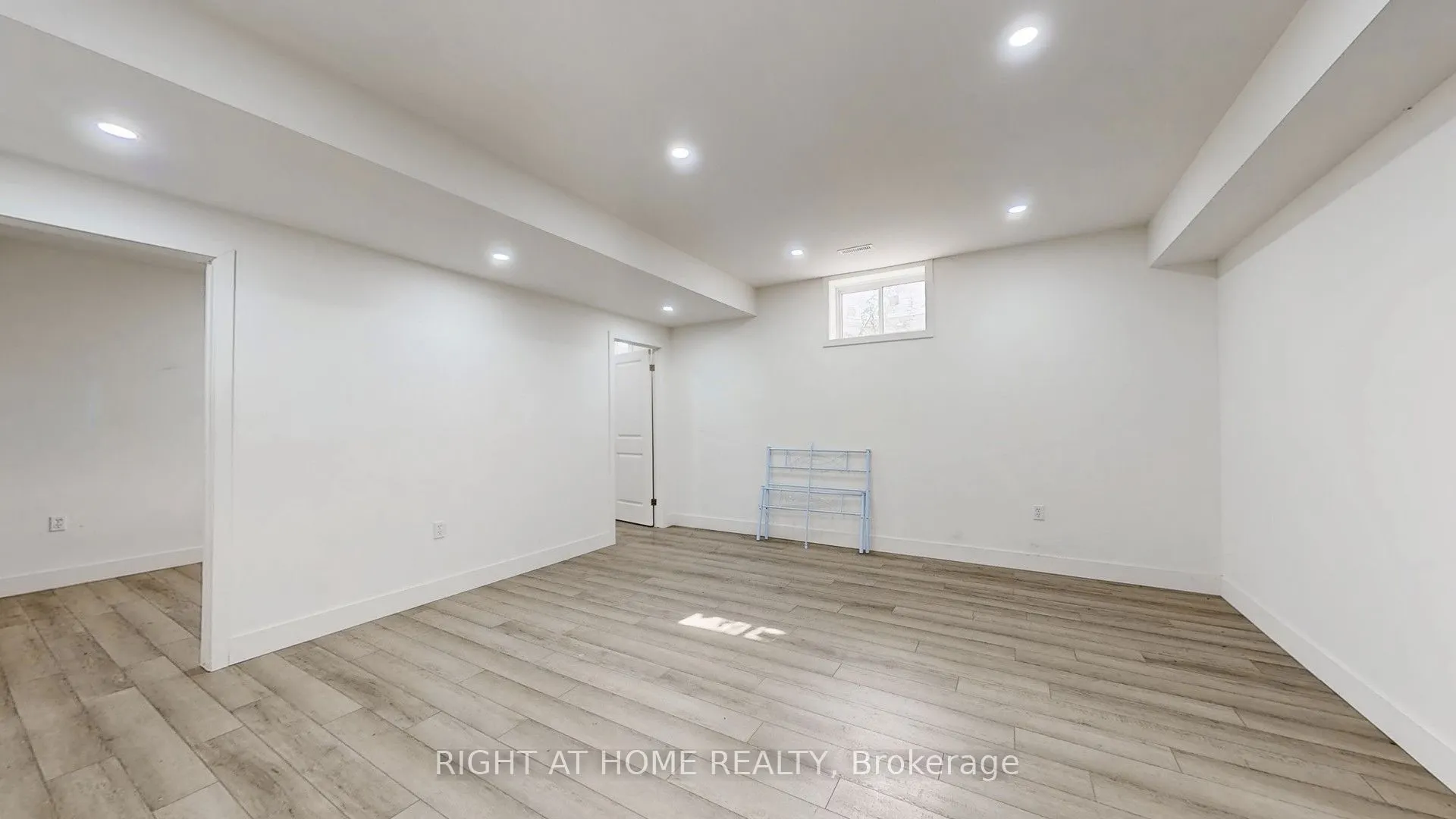 1608 Capri Crescent
