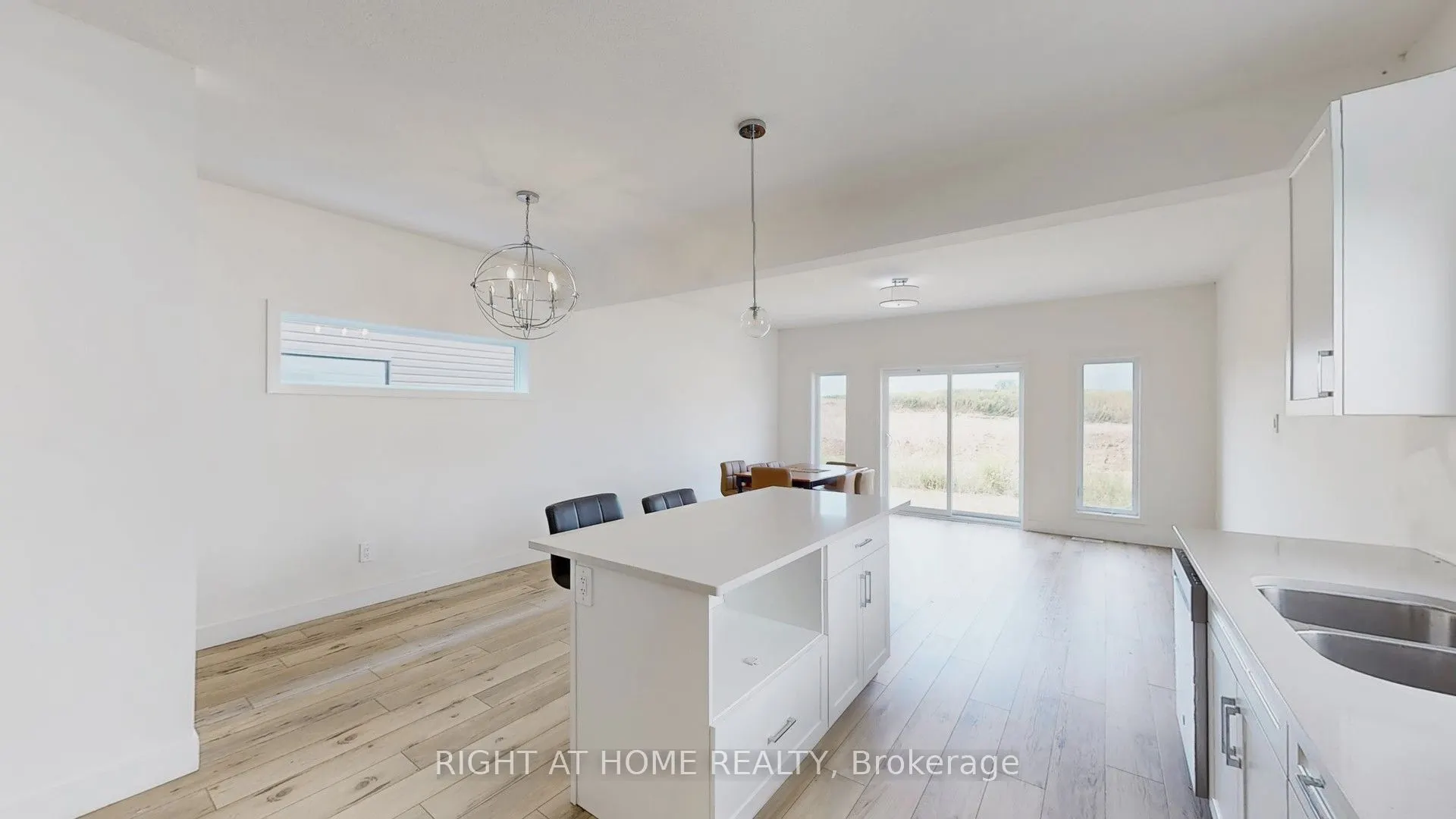 1608 Capri Crescent