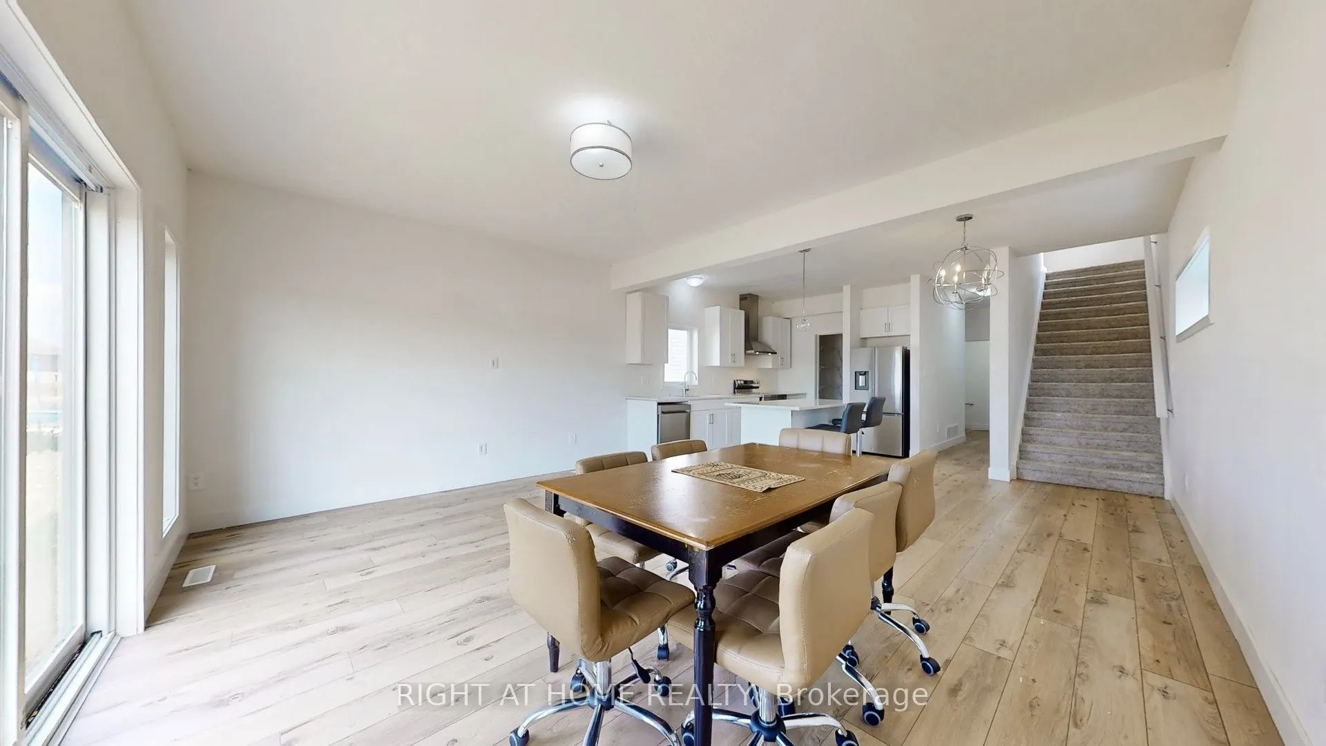 1608 Capri Crescent