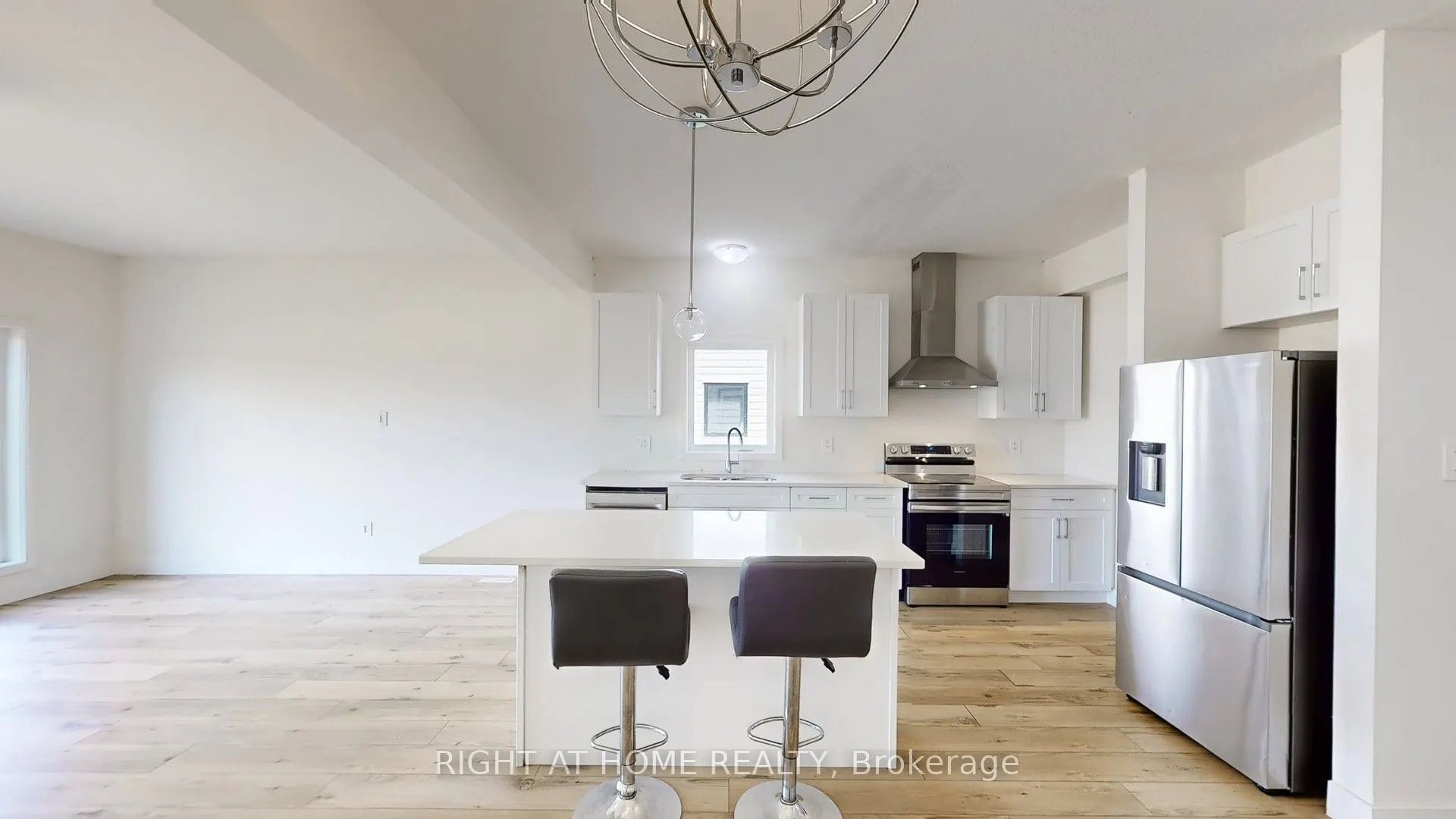 1608 Capri Crescent