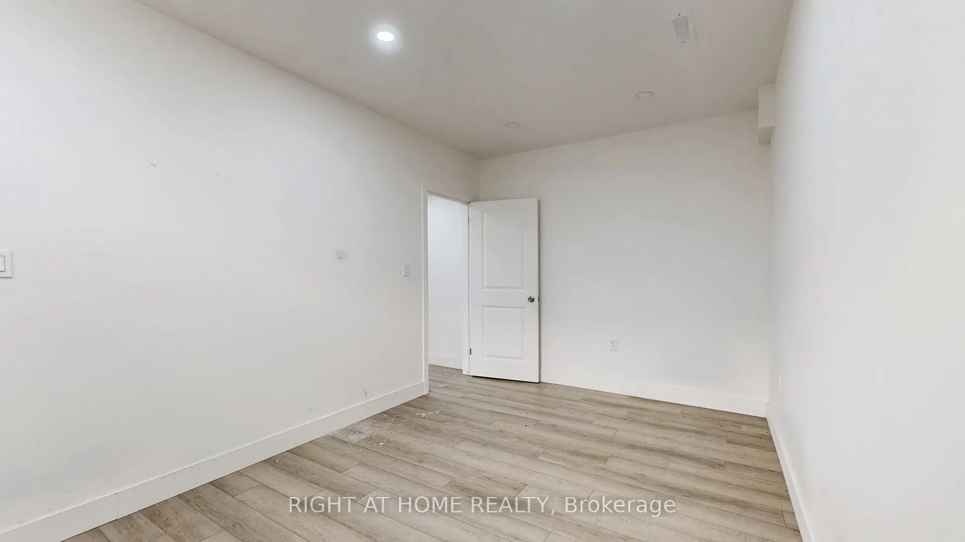 1608 Capri Crescent