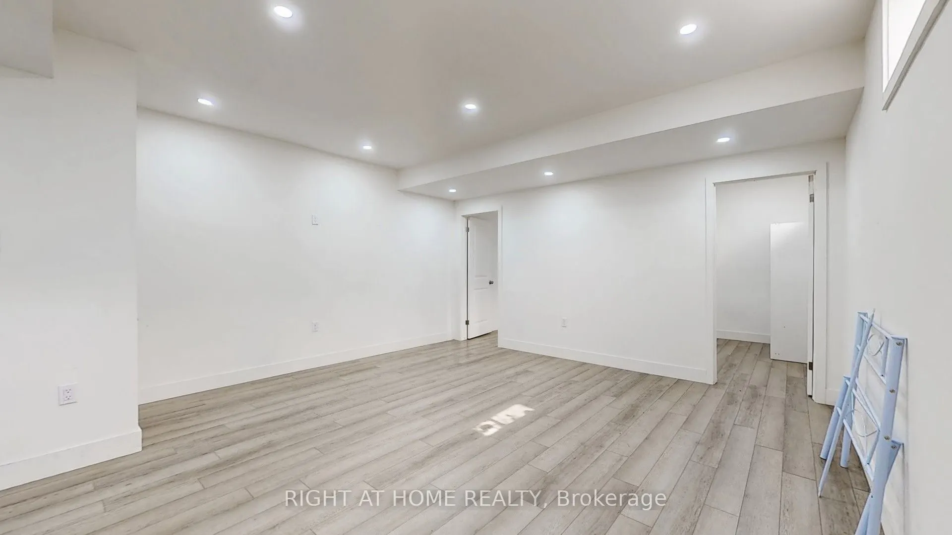 1608 Capri Crescent