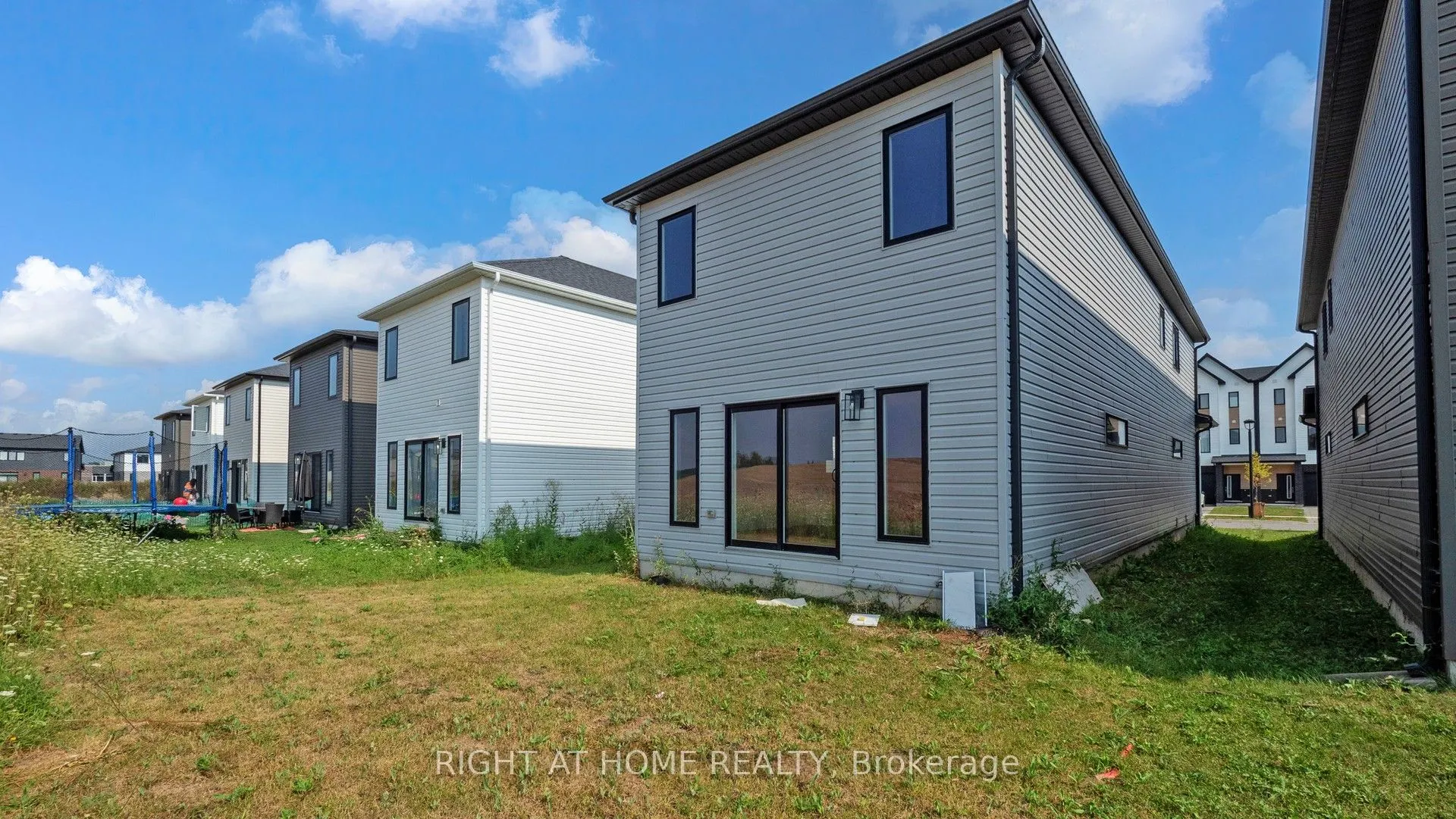 1608 Capri Crescent