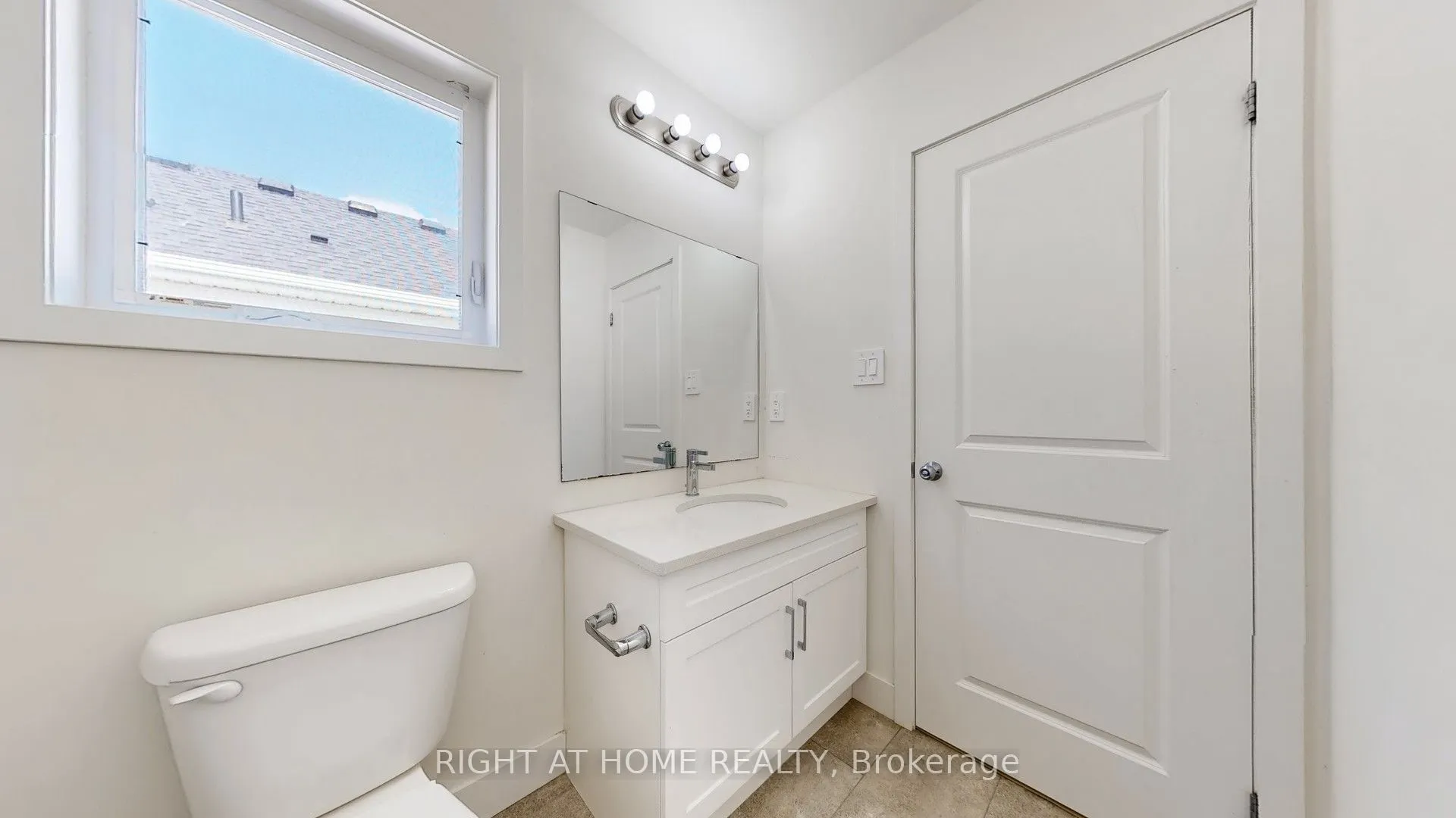 1608 Capri Crescent
