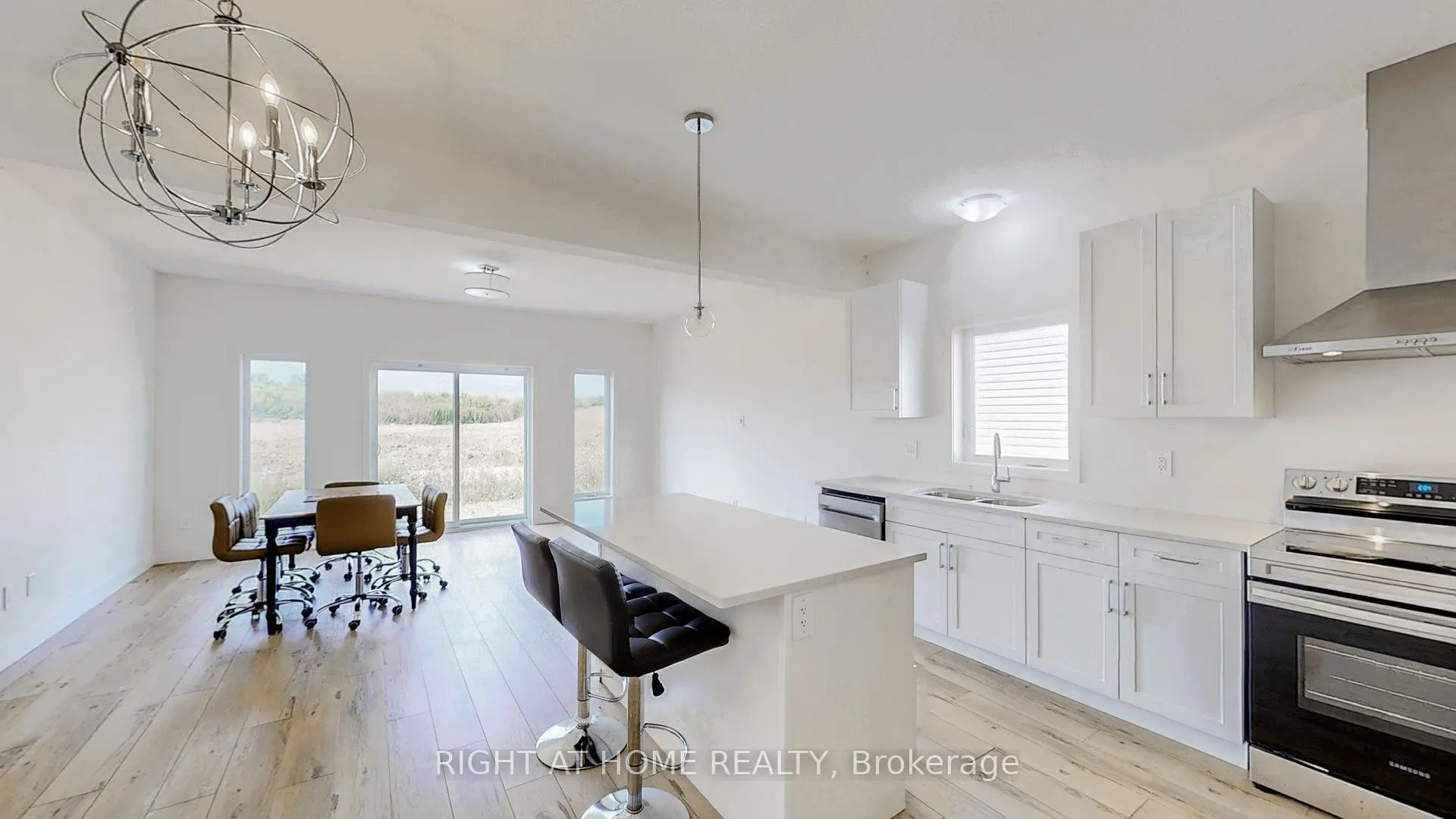 1608 Capri Crescent
