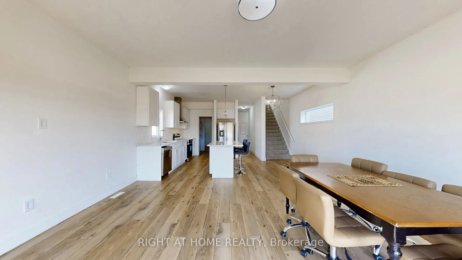 1608 Capri Crescent