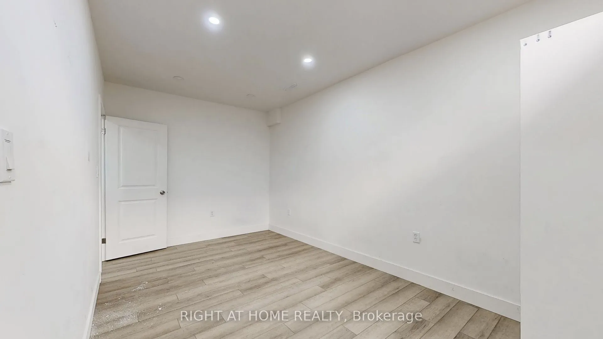 1608 Capri Crescent