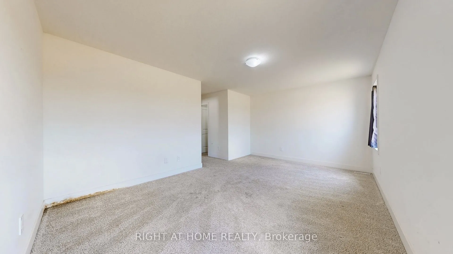 1608 Capri Crescent