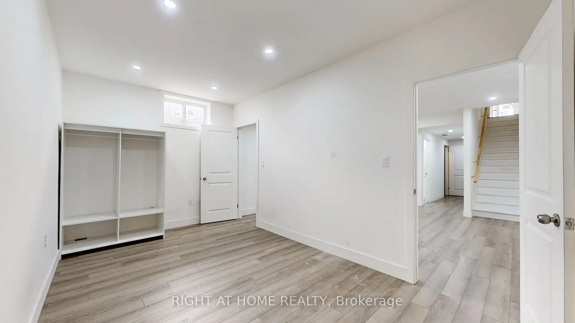 1608 Capri Crescent