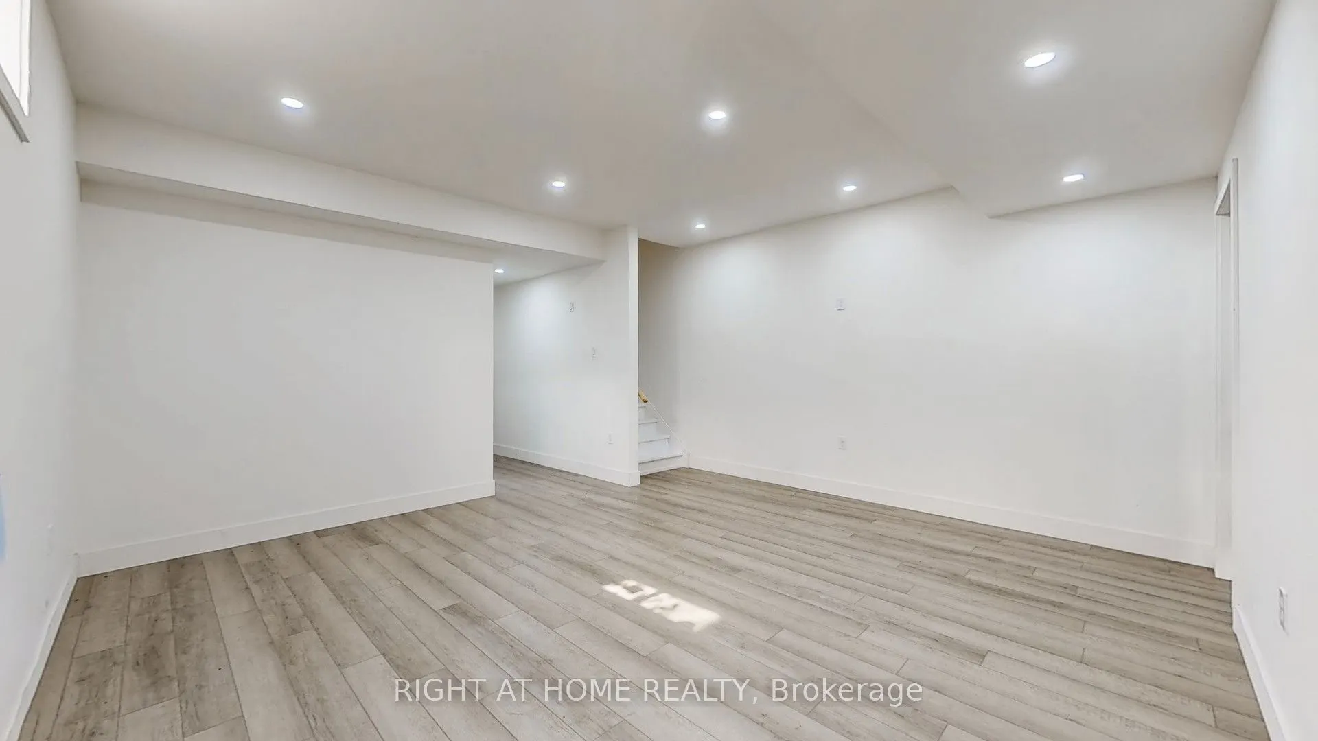 1608 Capri Crescent