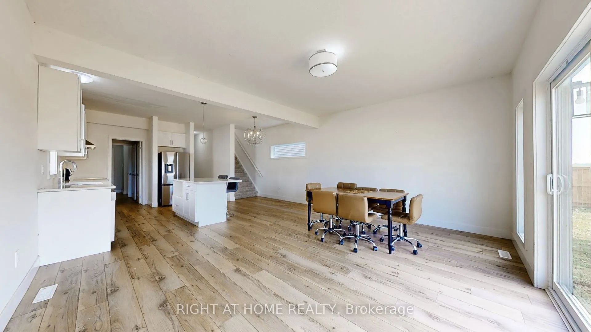 1608 Capri Crescent